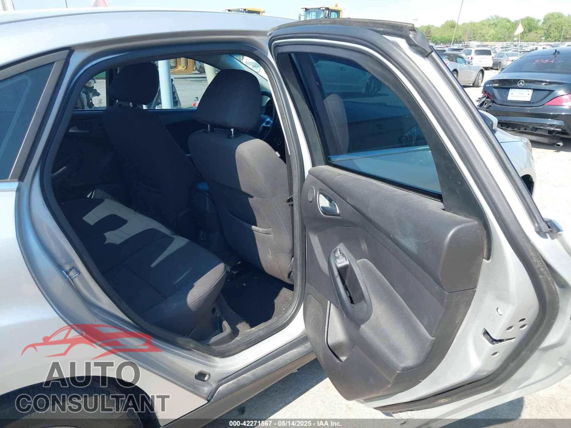 FORD FOCUS 2012 - 1FAHP3H24CL420875