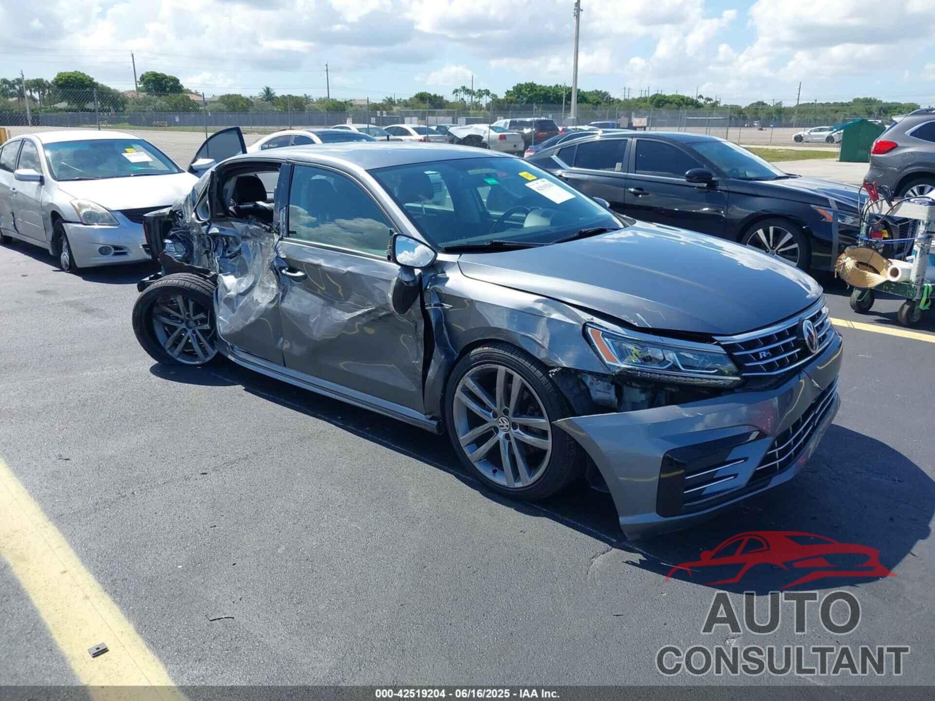 VOLKSWAGEN PASSAT 2018 - 1VWAA7A38JC021730