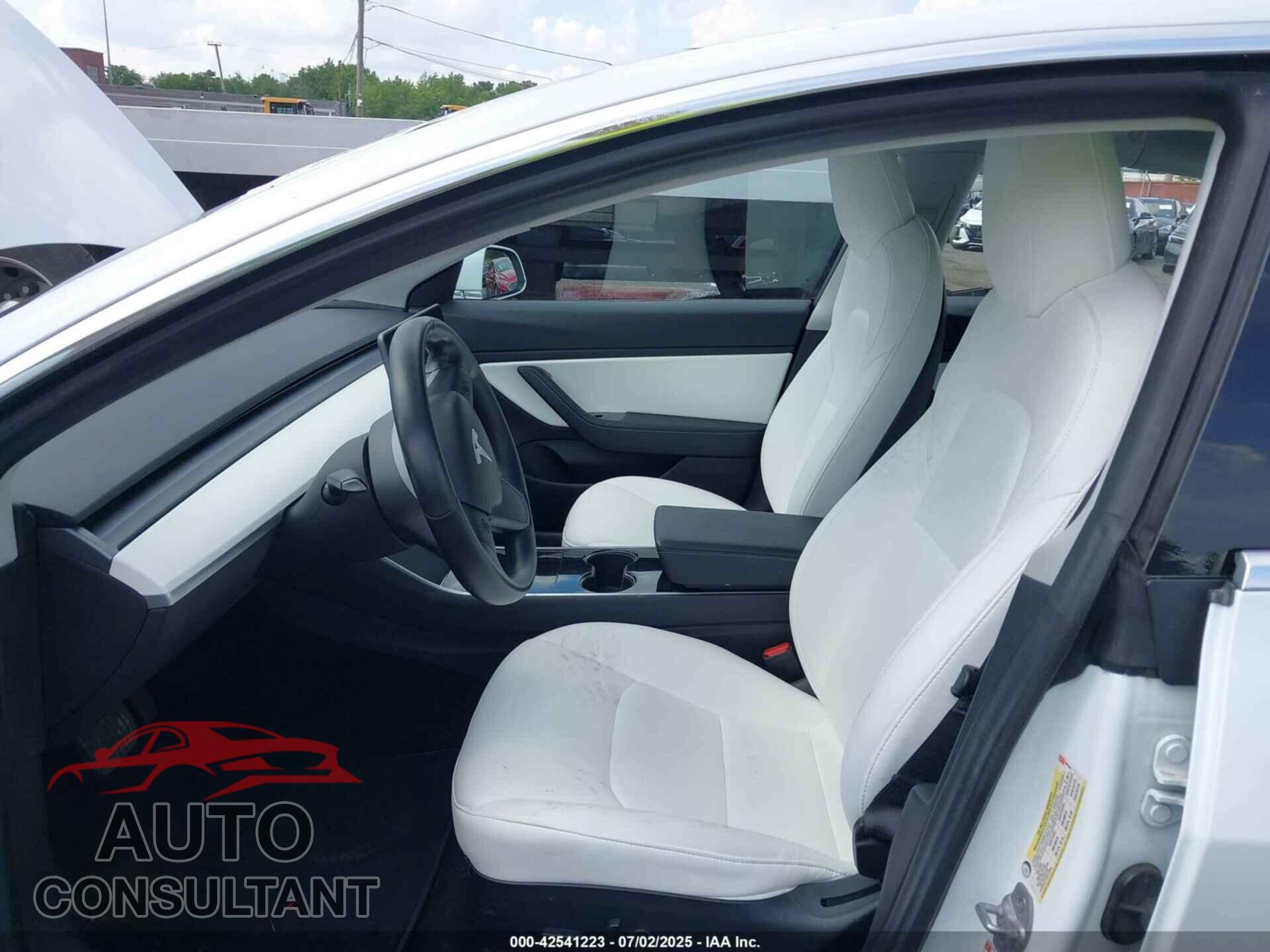 TESLA MODEL 3 2018 - 5YJ3E1EB0JF098108