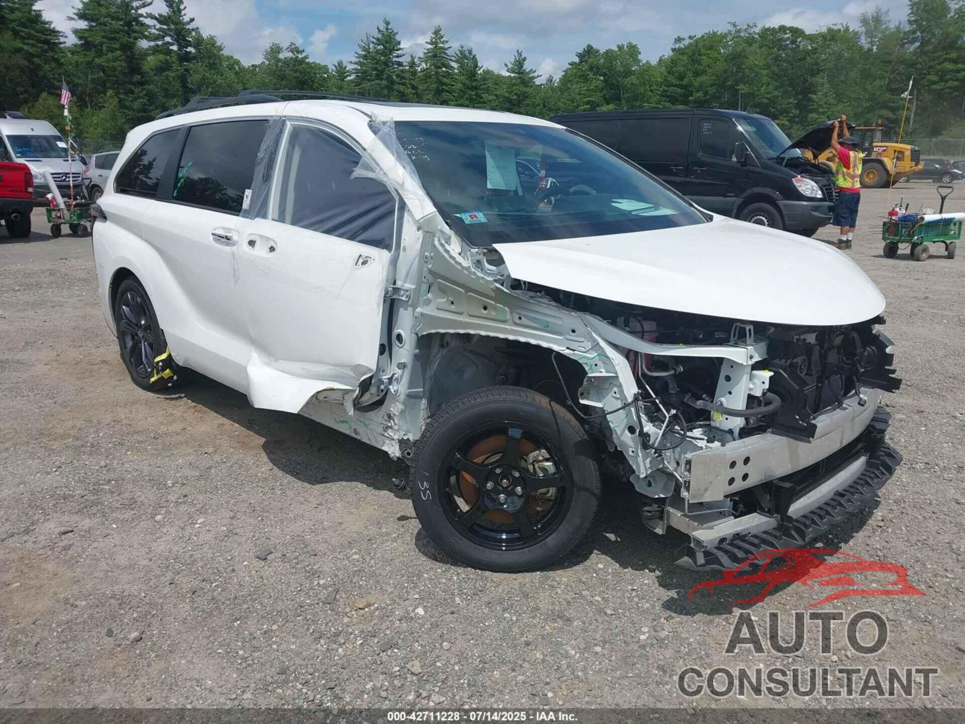 TOYOTA SIENNA 2023 - 5TDXRKEC5PS170140