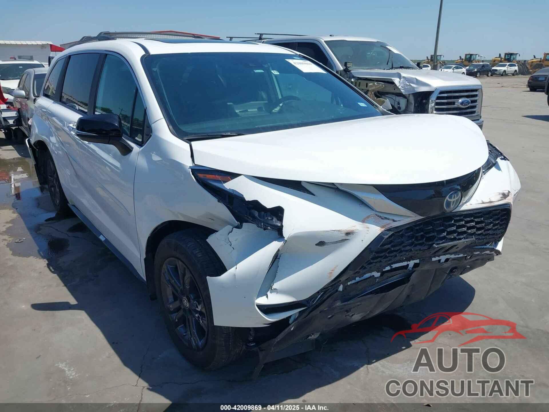 TOYOTA SIENNA 2024 - 5TDCSKFC8RS115976