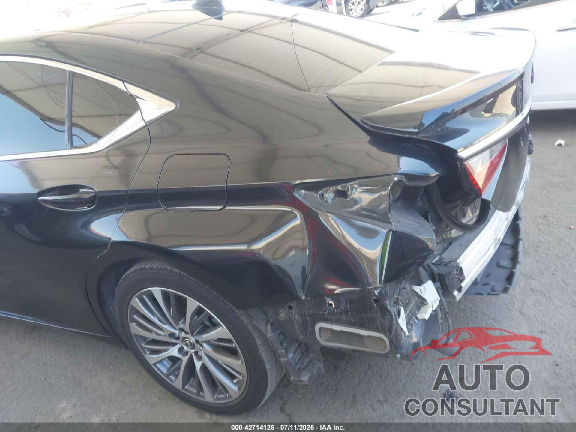 LEXUS ES 300H 2019 - JTHB21B13K2043784