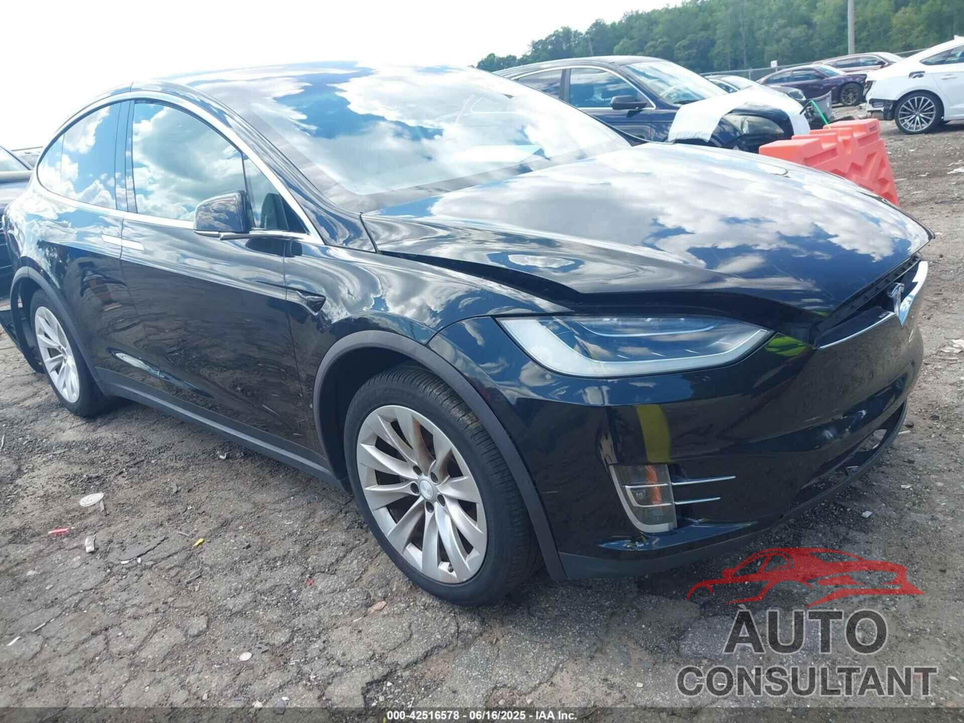 TESLA MODEL X 2017 - 5YJXCAE26HF076843