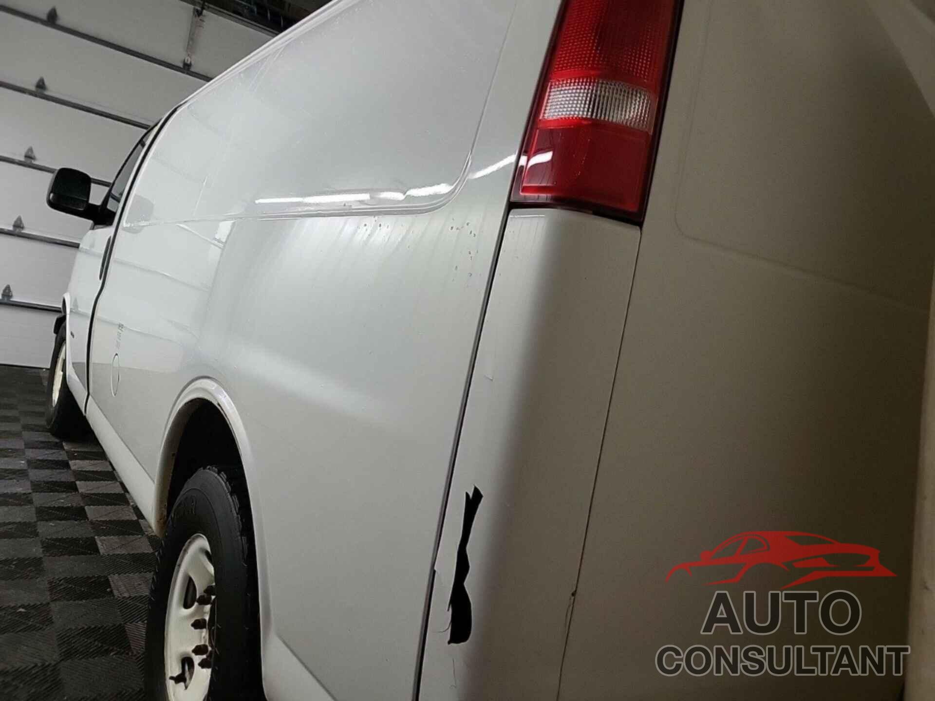 CHEVROLET EXPRESS G2500 2019 - 1GCWGAF16K1239979