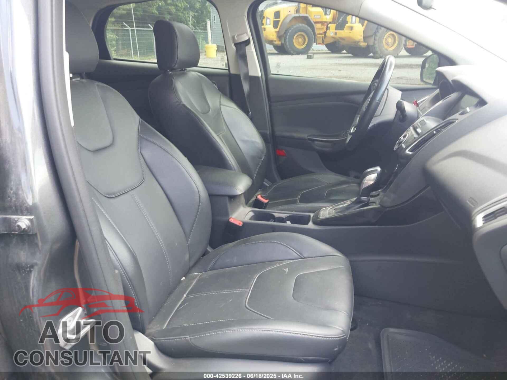 FORD FOCUS 2018 - 1FADP3J22JL232748