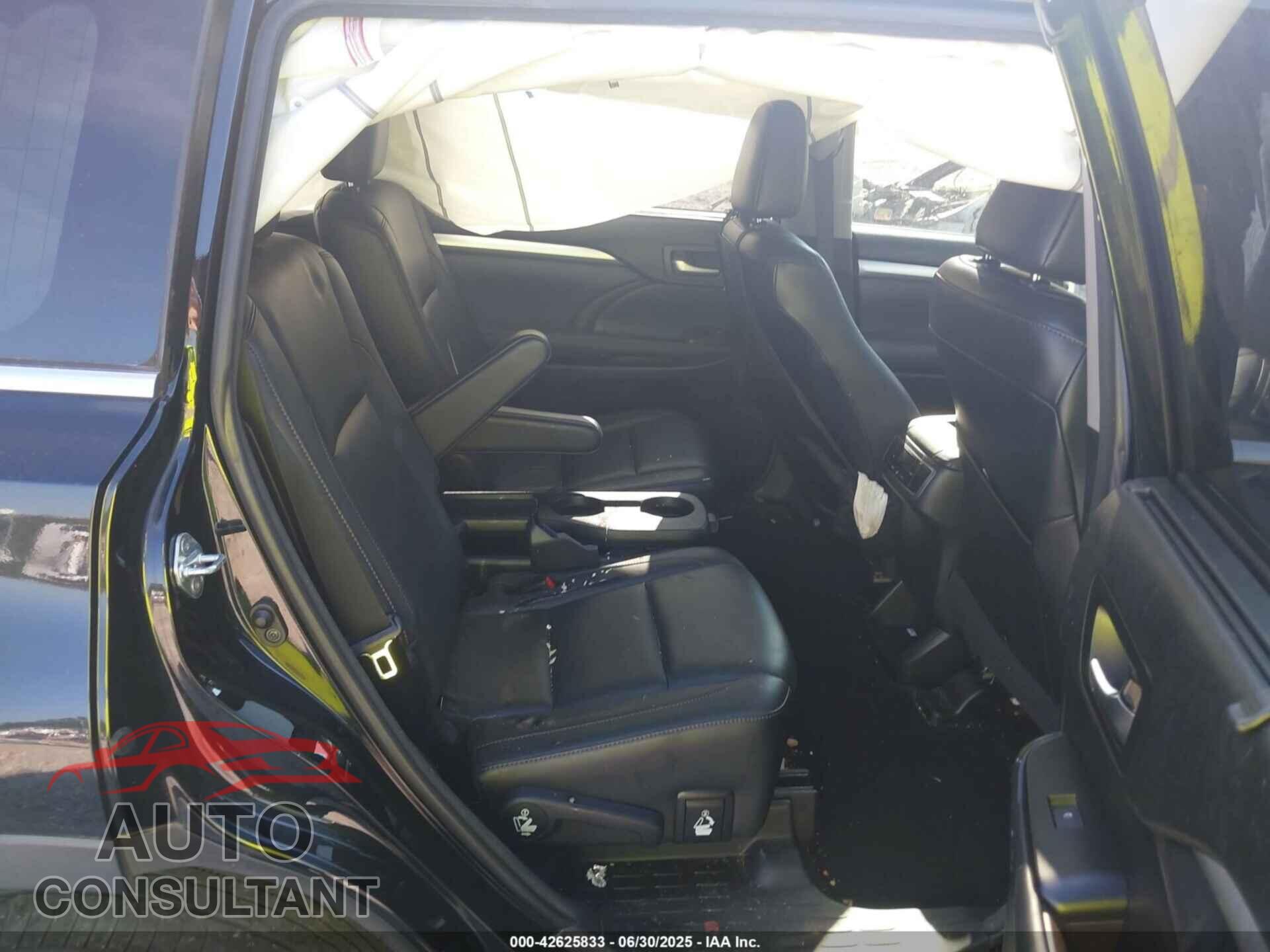 TOYOTA HIGHLANDER 2018 - 5TDKZRFH3JS532406