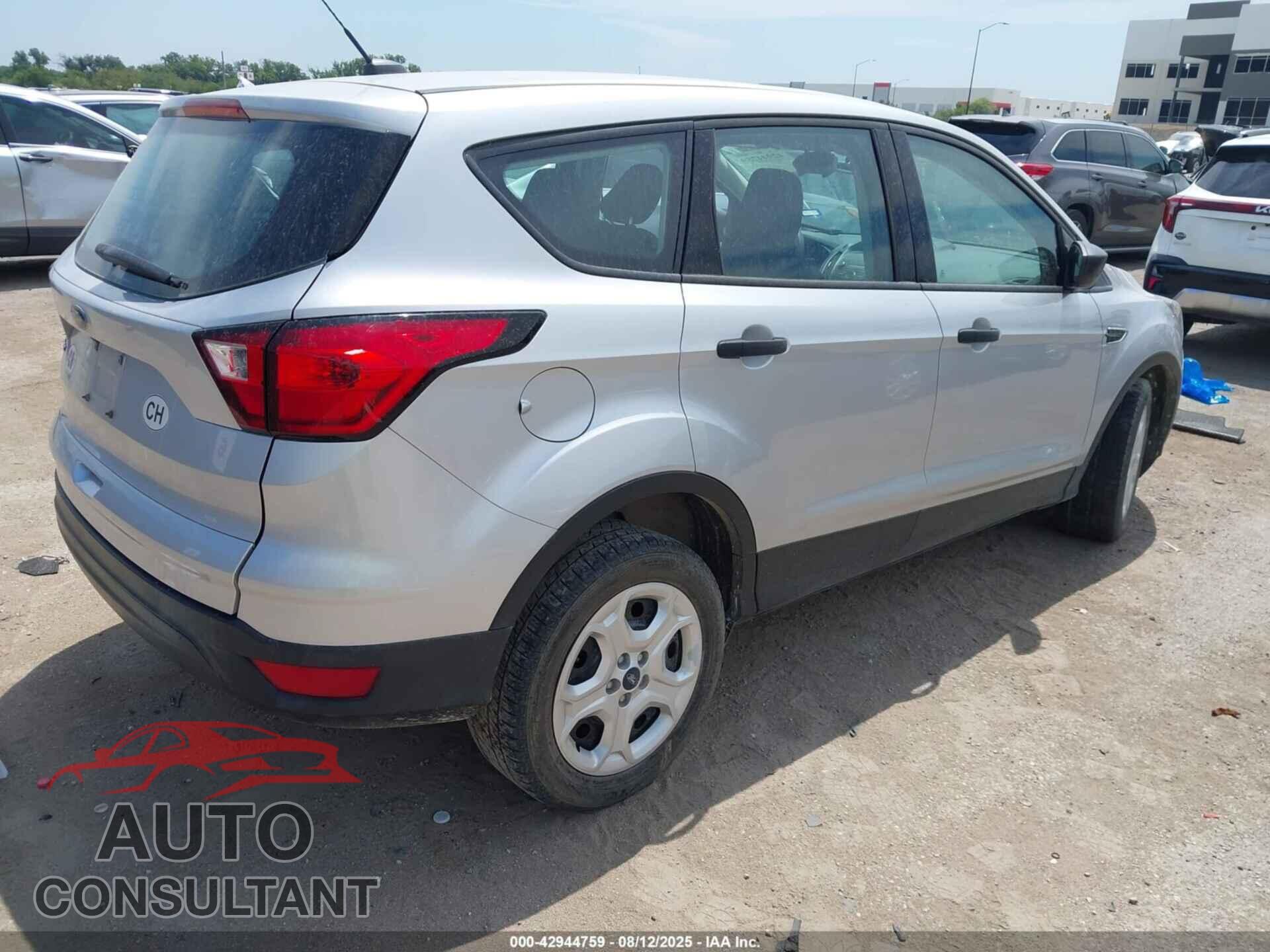 FORD ESCAPE 2019 - 1FMCU0F78KUC02775