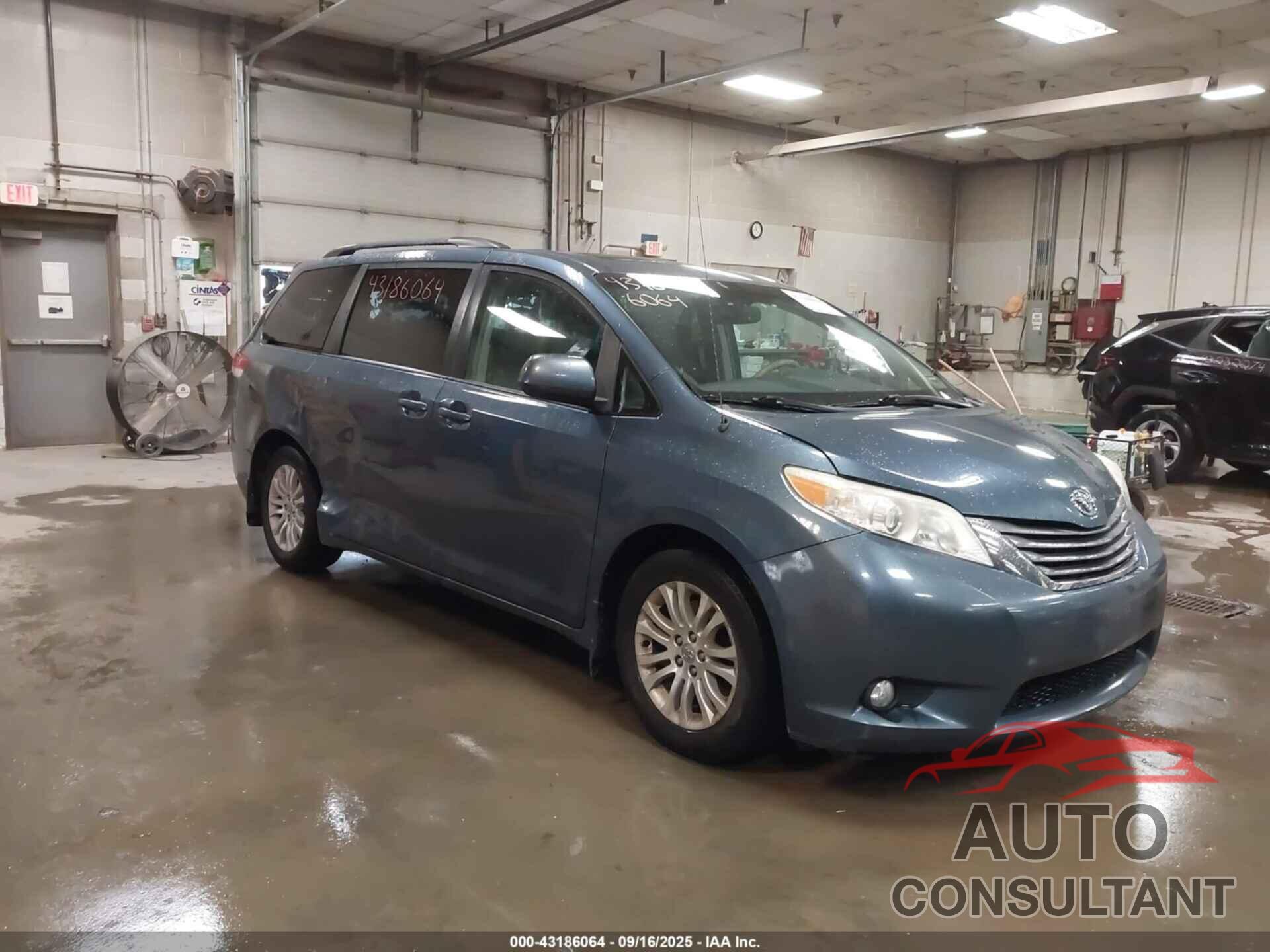 TOYOTA SIENNA 2014 - 5TDYK3DC0ES452439