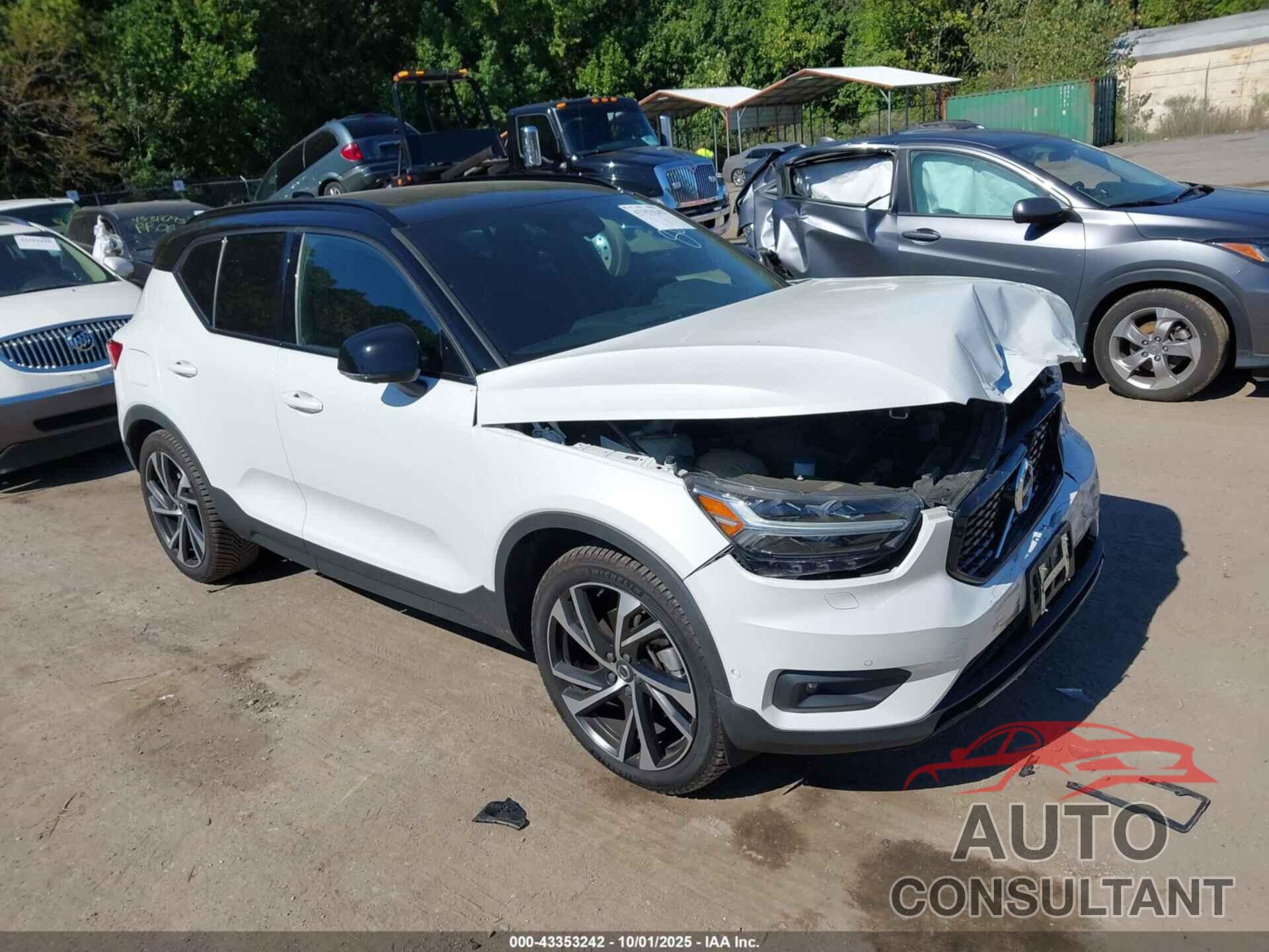 VOLVO XC40 2022 - YV4162UM5N2648695