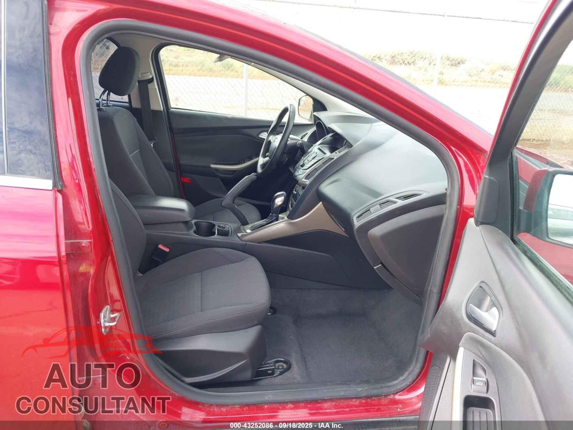 FORD FOCUS 2012 - 1FAHP3M27CL209630