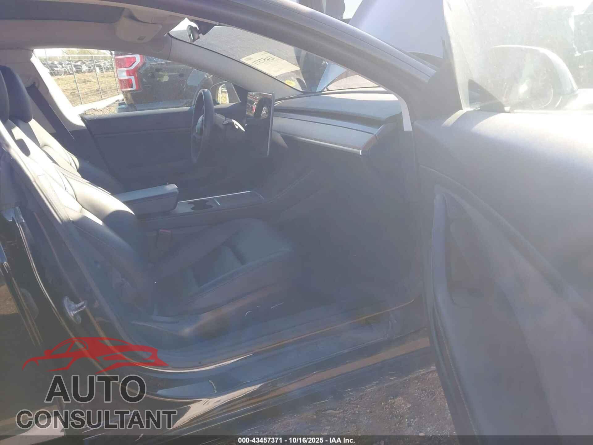 TESLA MODEL 3 2021 - 5YJ3E1EB2MF869107