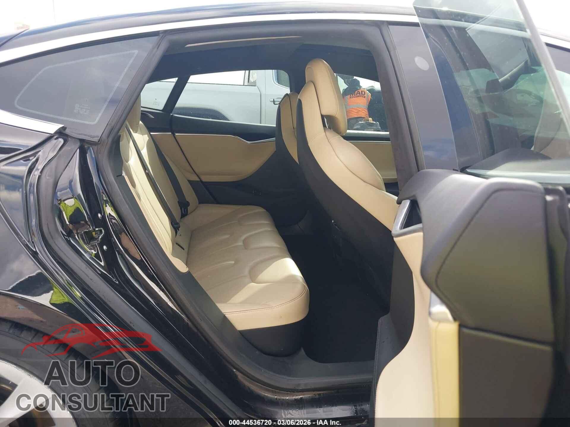 TESLA MODEL S 2016 - 5YJSA1E44GF164984