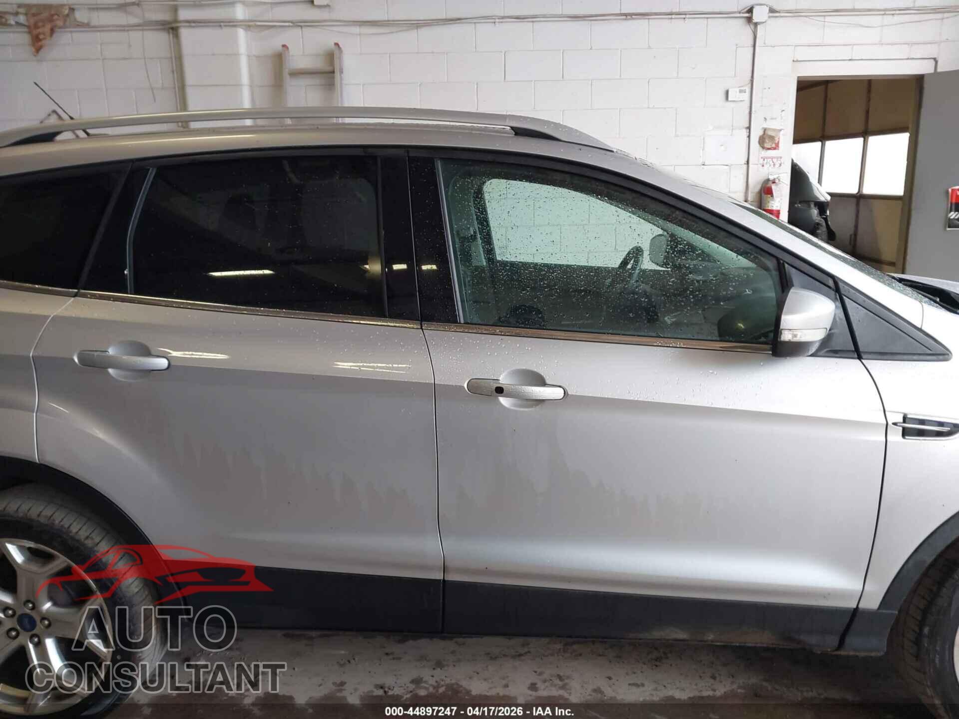 FORD ESCAPE 2017 - 1FMCU9J94HUB44072