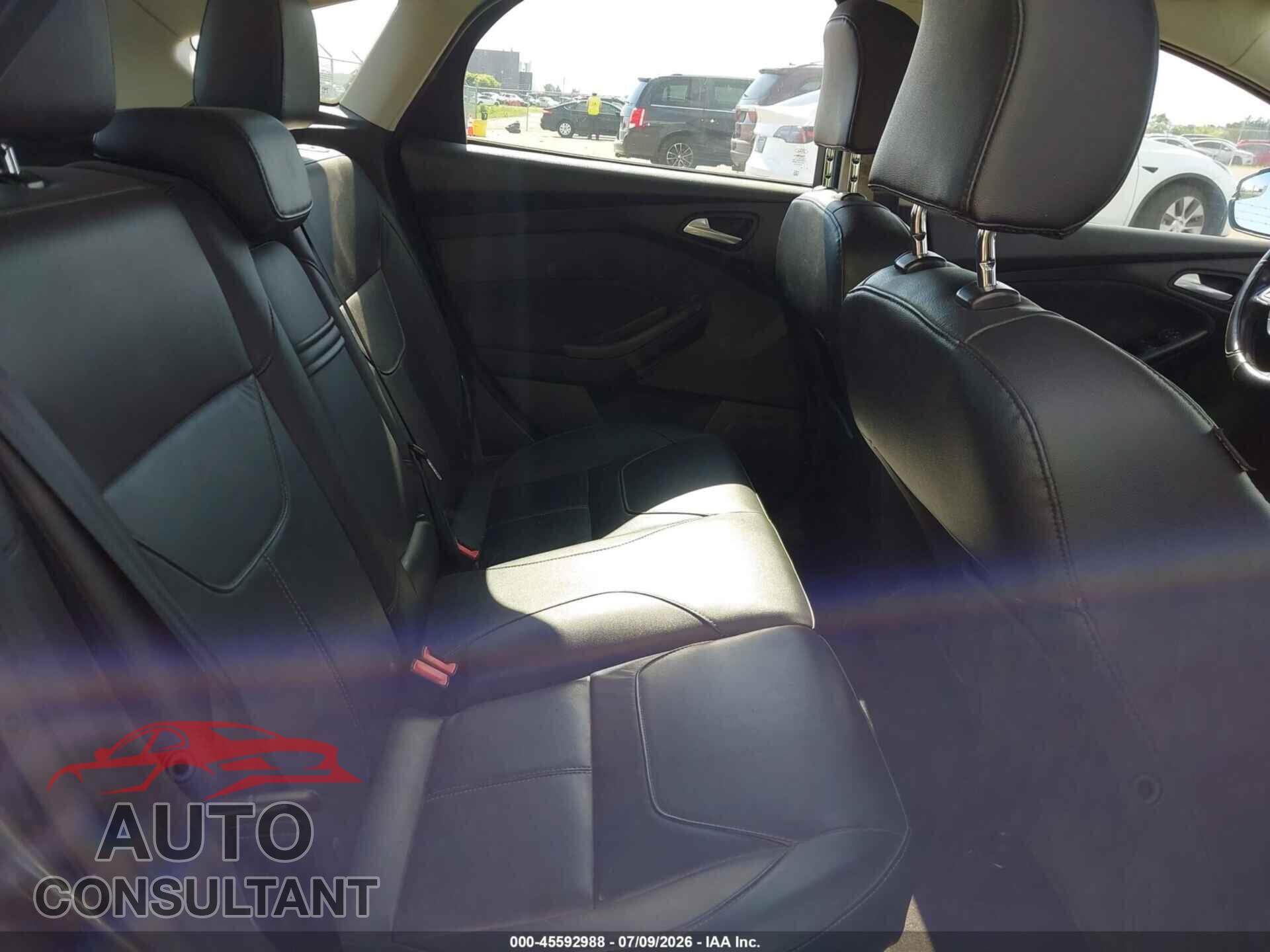 FORD FOCUS 2016 - 1FADP3K28GL307556