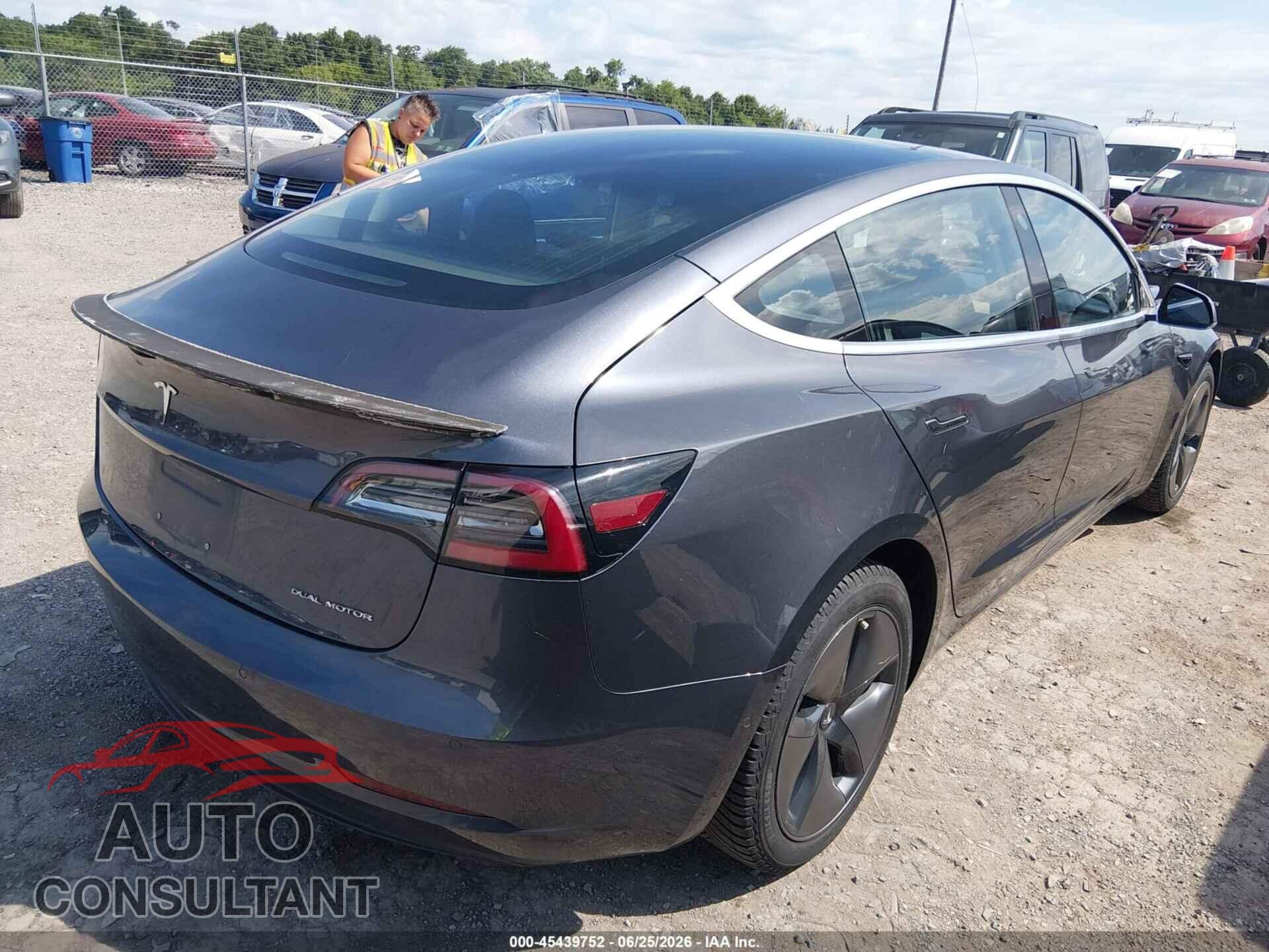 TESLA MODEL 3 2018 - 5YJ3E1EB8JF114085