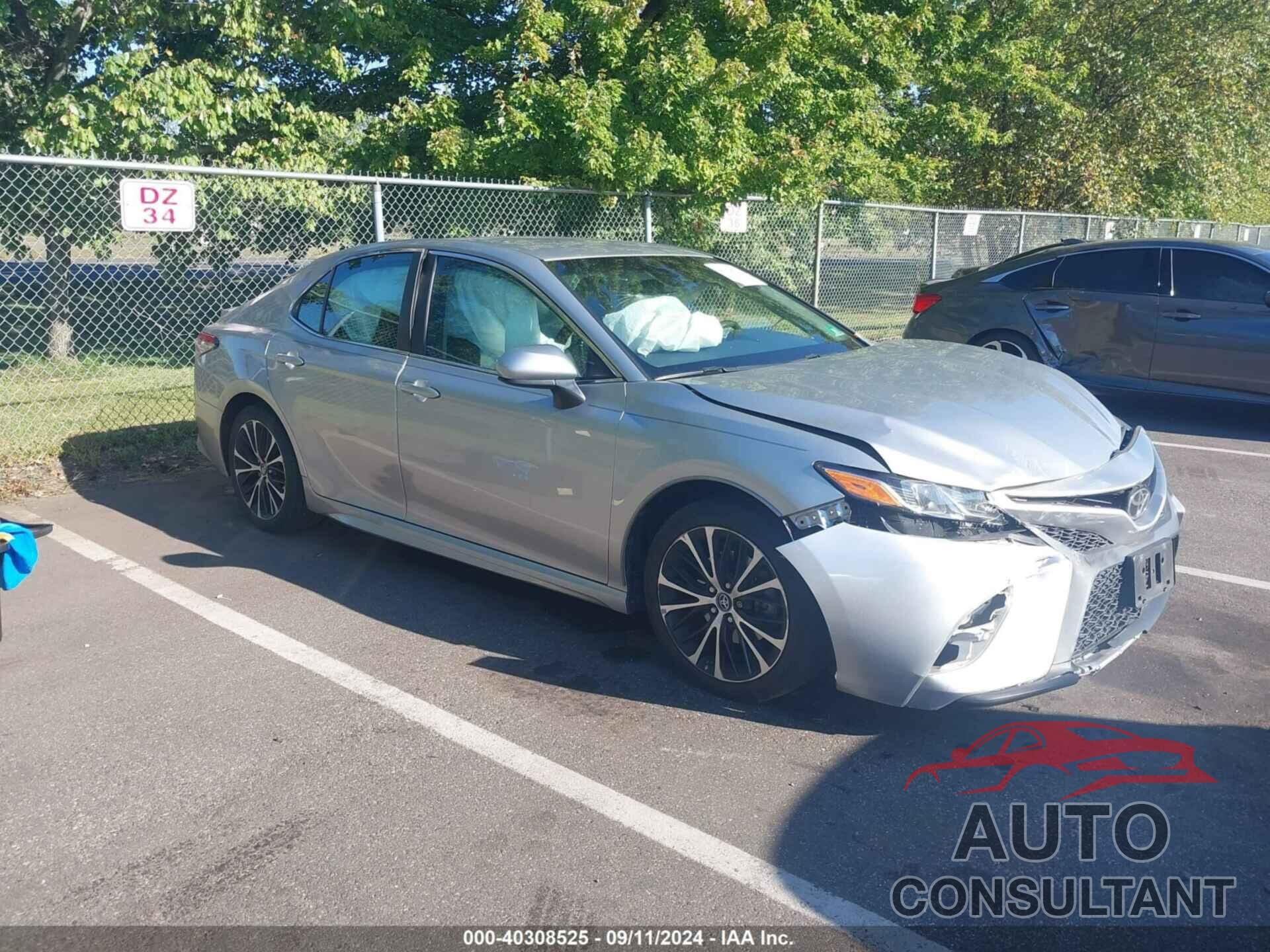 TOYOTA CAMRY 2018 - 4T1B11HK0JU527348