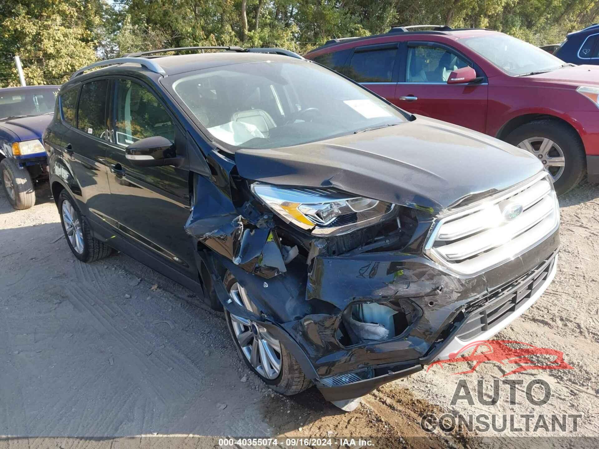 FORD ESCAPE 2017 - 1FMCU0J96HUD83909