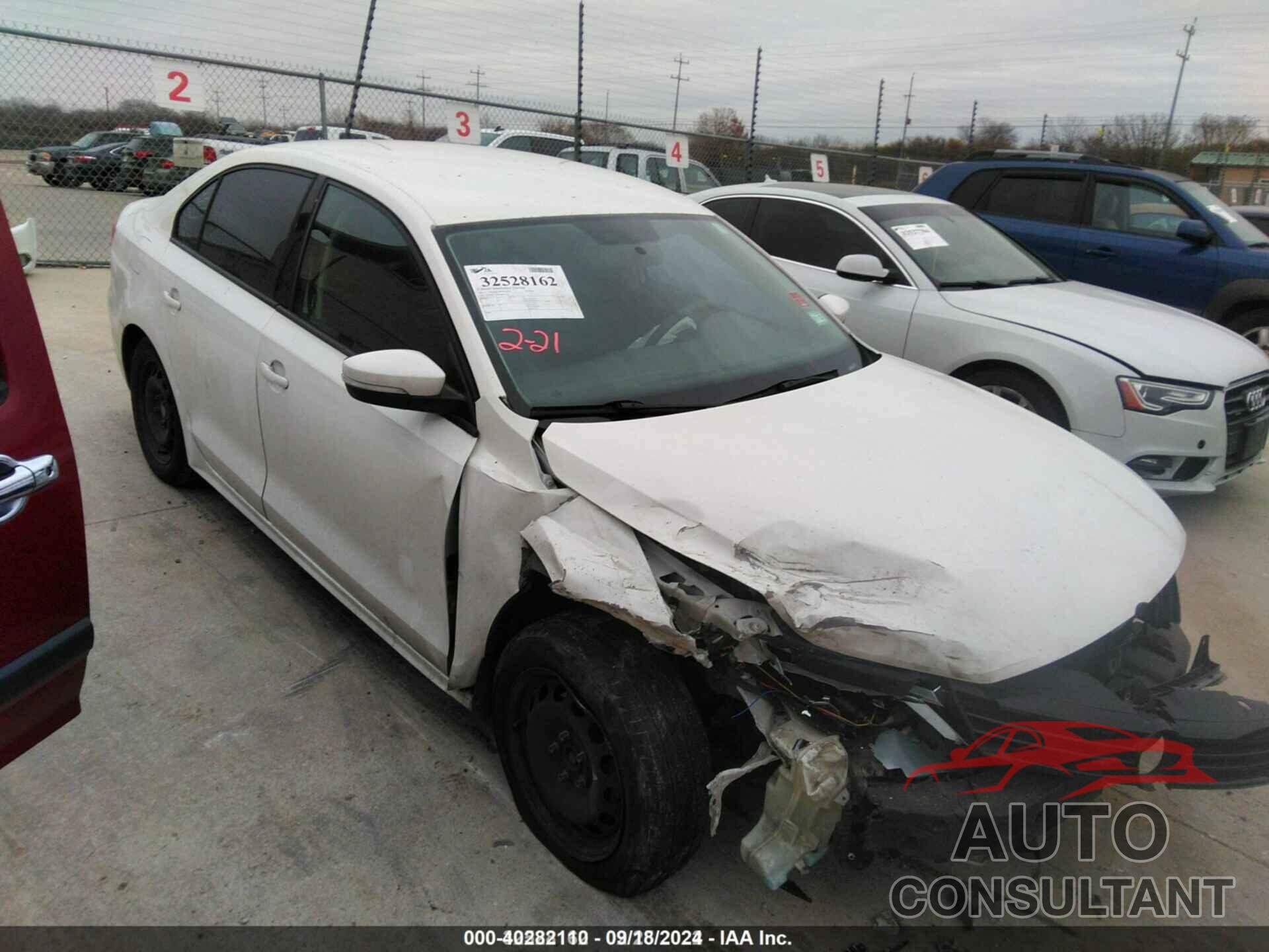 VOLKSWAGEN JETTA 2011 - 3VWDZ7AJ9BM043241