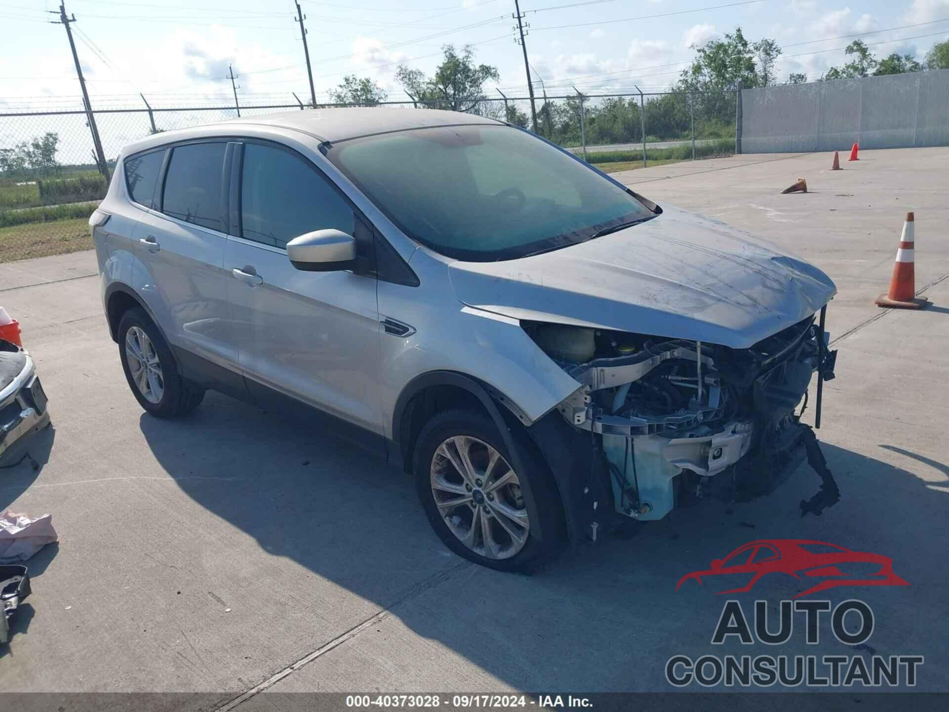 FORD ESCAPE 2017 - 1FMCU0GD1HUB29195