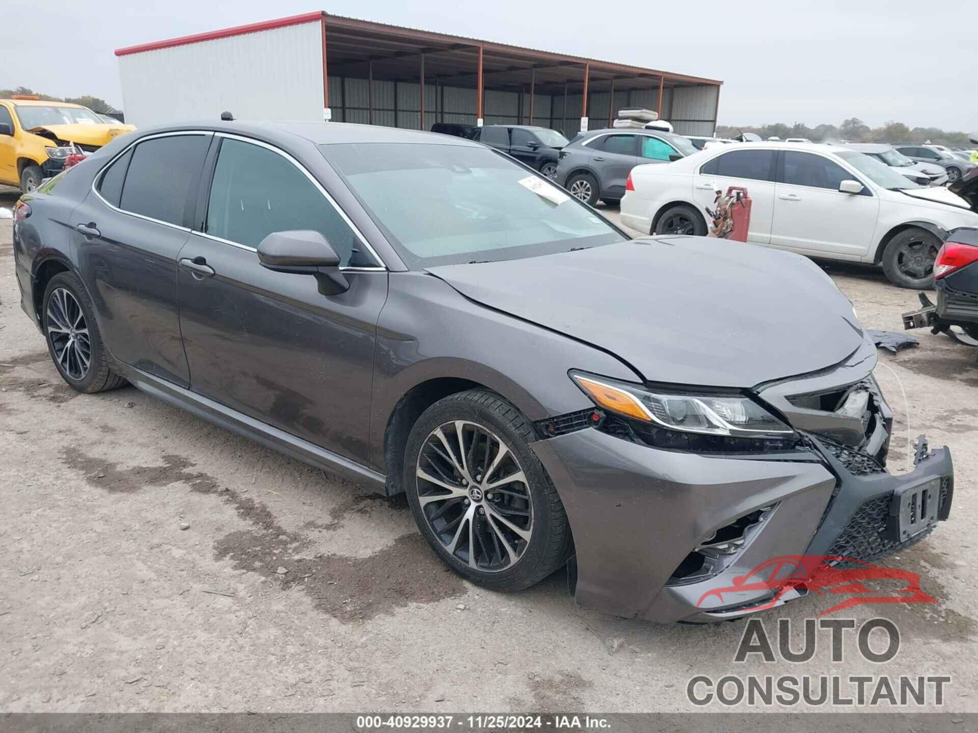 TOYOTA CAMRY 2018 - 4T1B11HKXJU582535