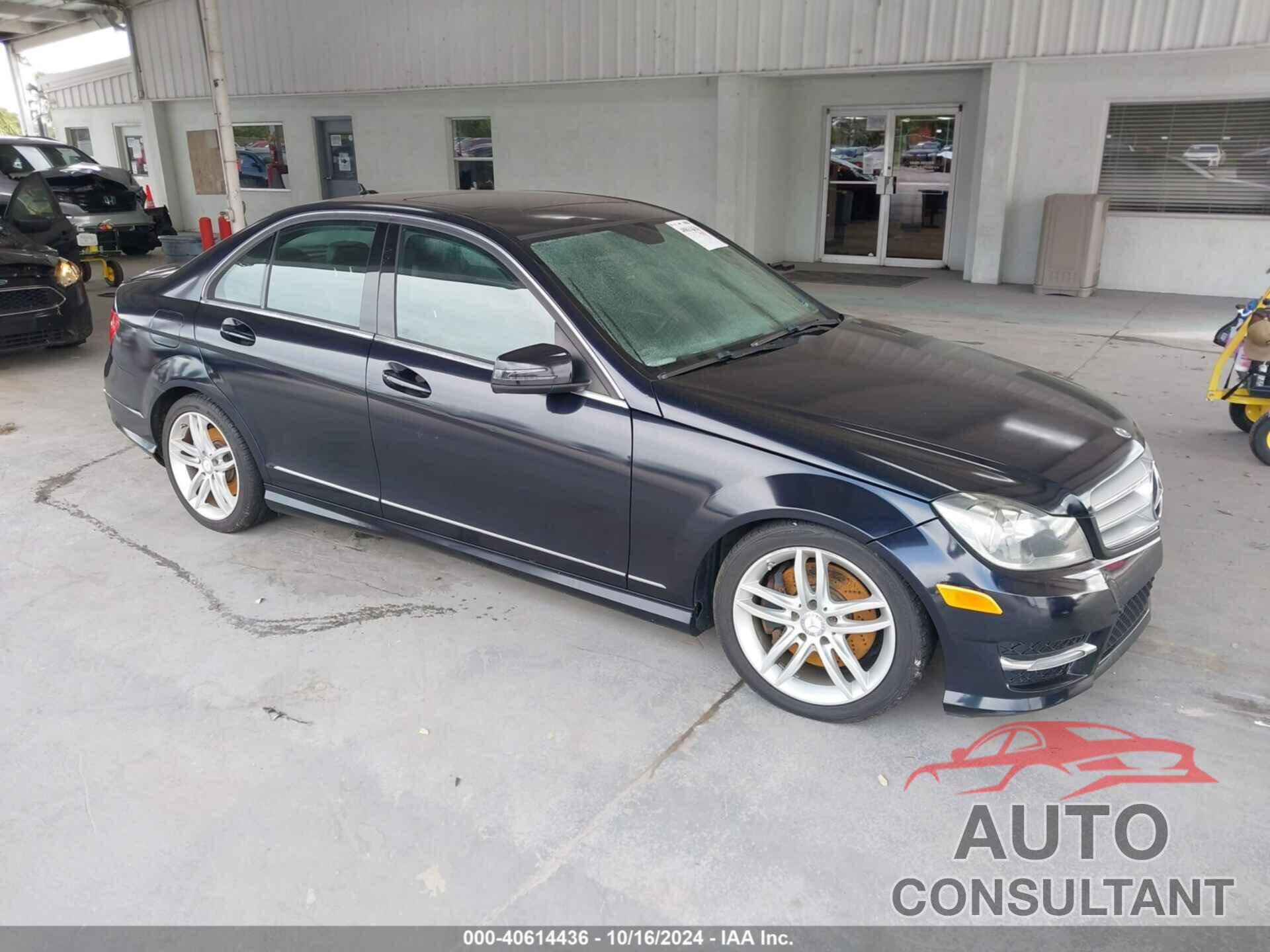 MERCEDES-BENZ C 300 2013 - WDDGF8ABXDR279301