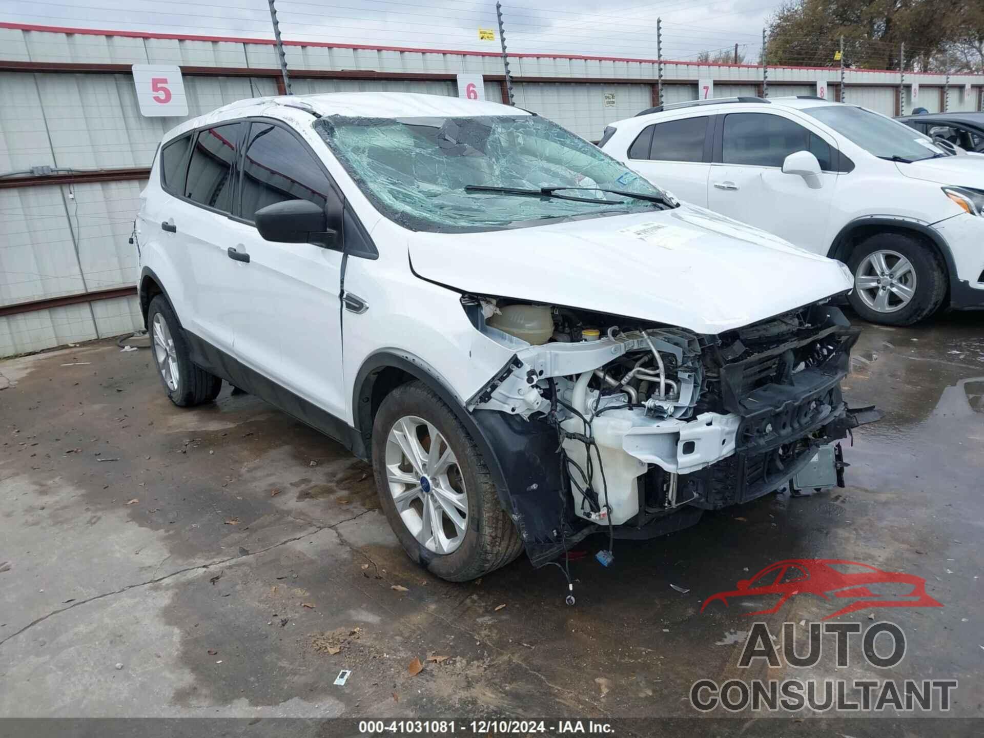 FORD ESCAPE 2019 - 1FMCU0F76KUB01427