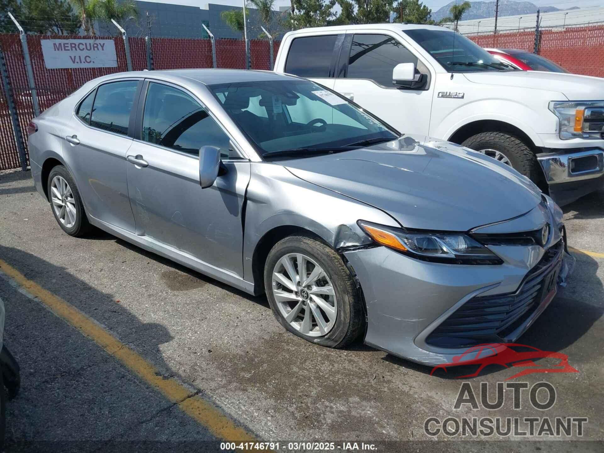 TOYOTA CAMRY 2022 - 4T1C11AK0NU625137