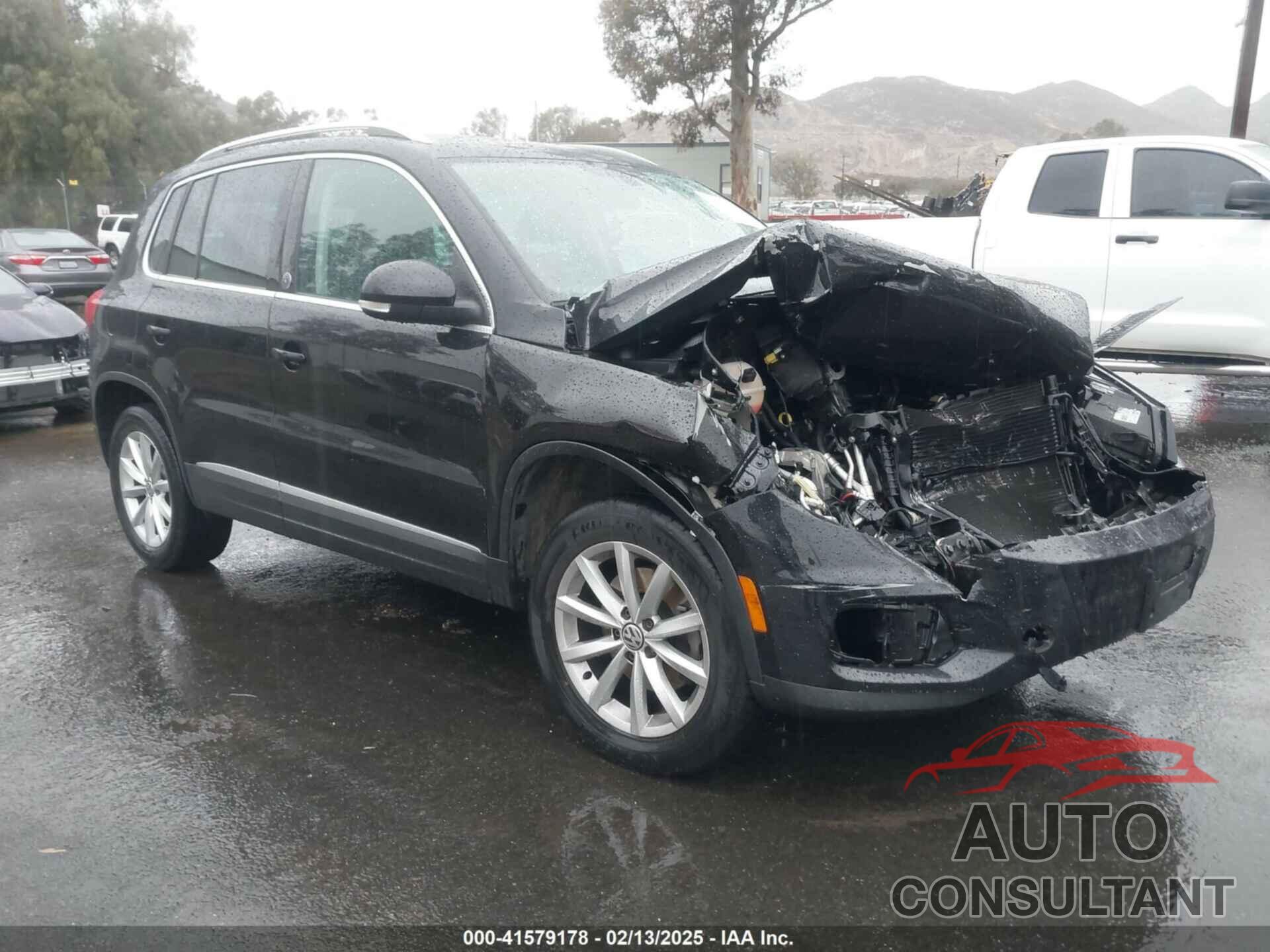 VOLKSWAGEN TIGUAN 2017 - WVGRV7AX7HK009528