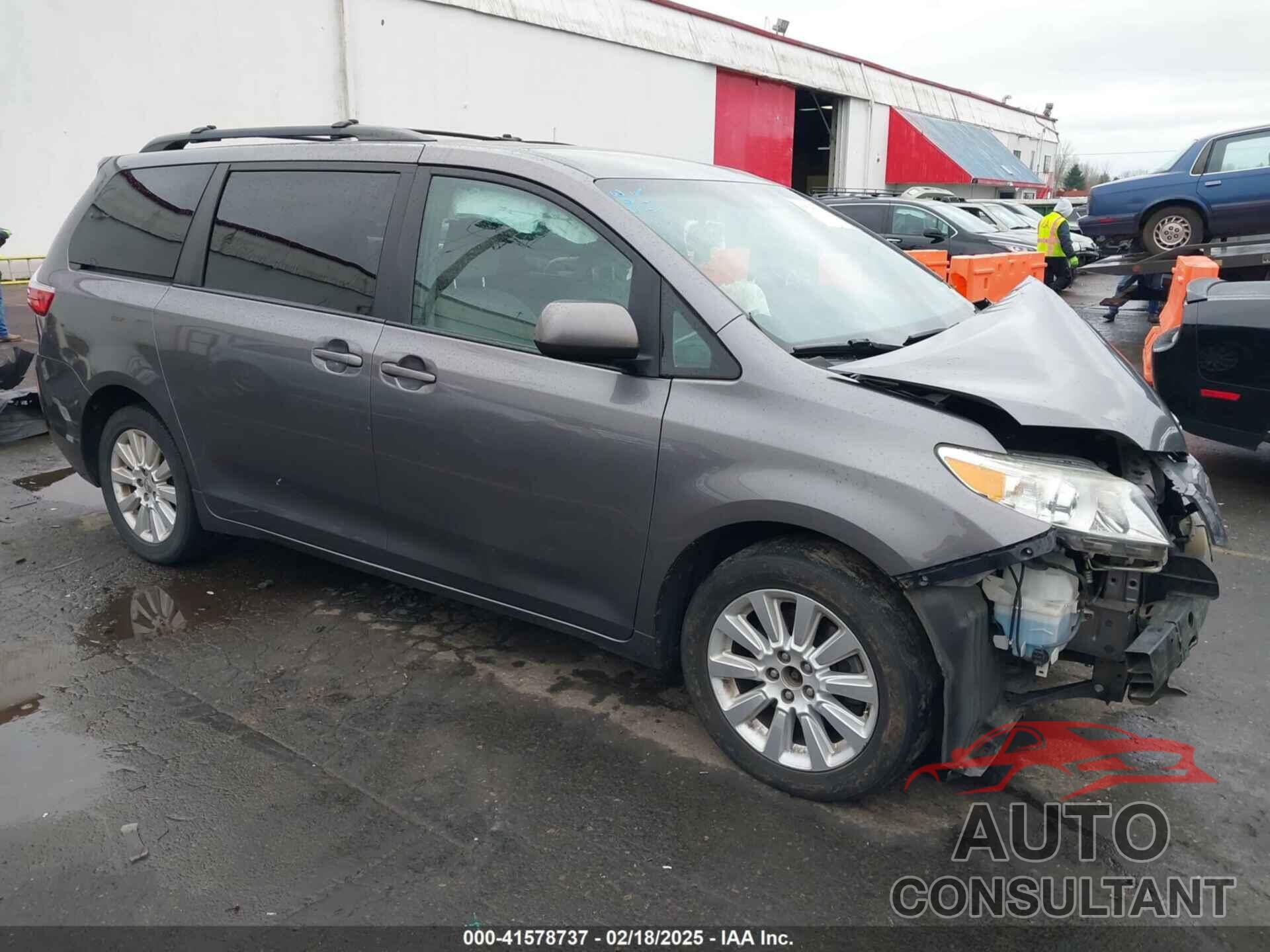 TOYOTA SIENNA 2015 - 5TDJK3DC5FS110150