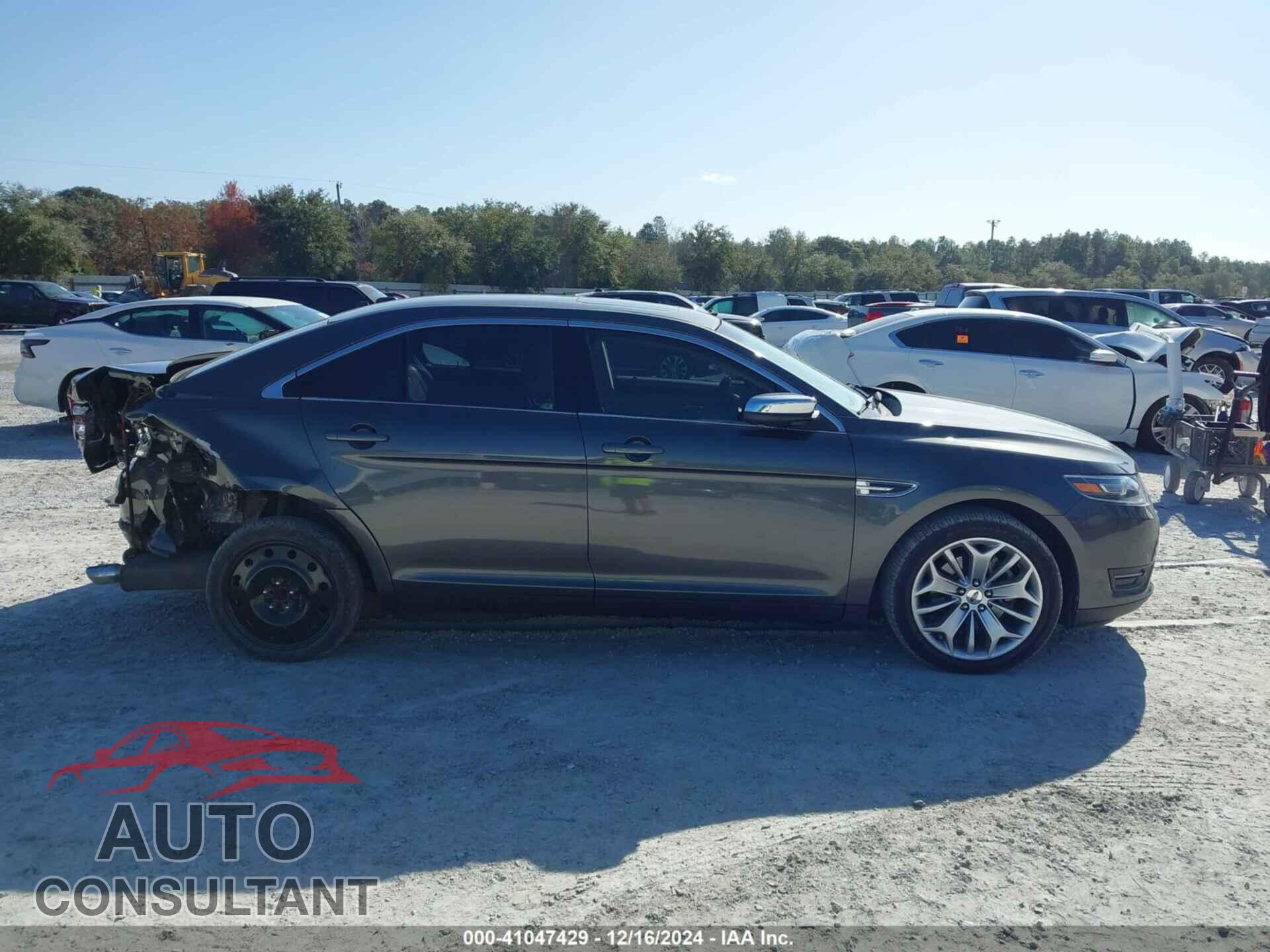 FORD TAURUS 2018 - 1FAHP2F85JG124111