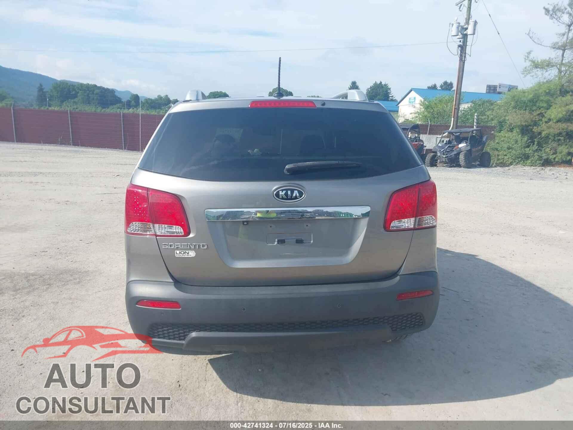 KIA SORENTO 2013 - 5XYKTDA64DG421049