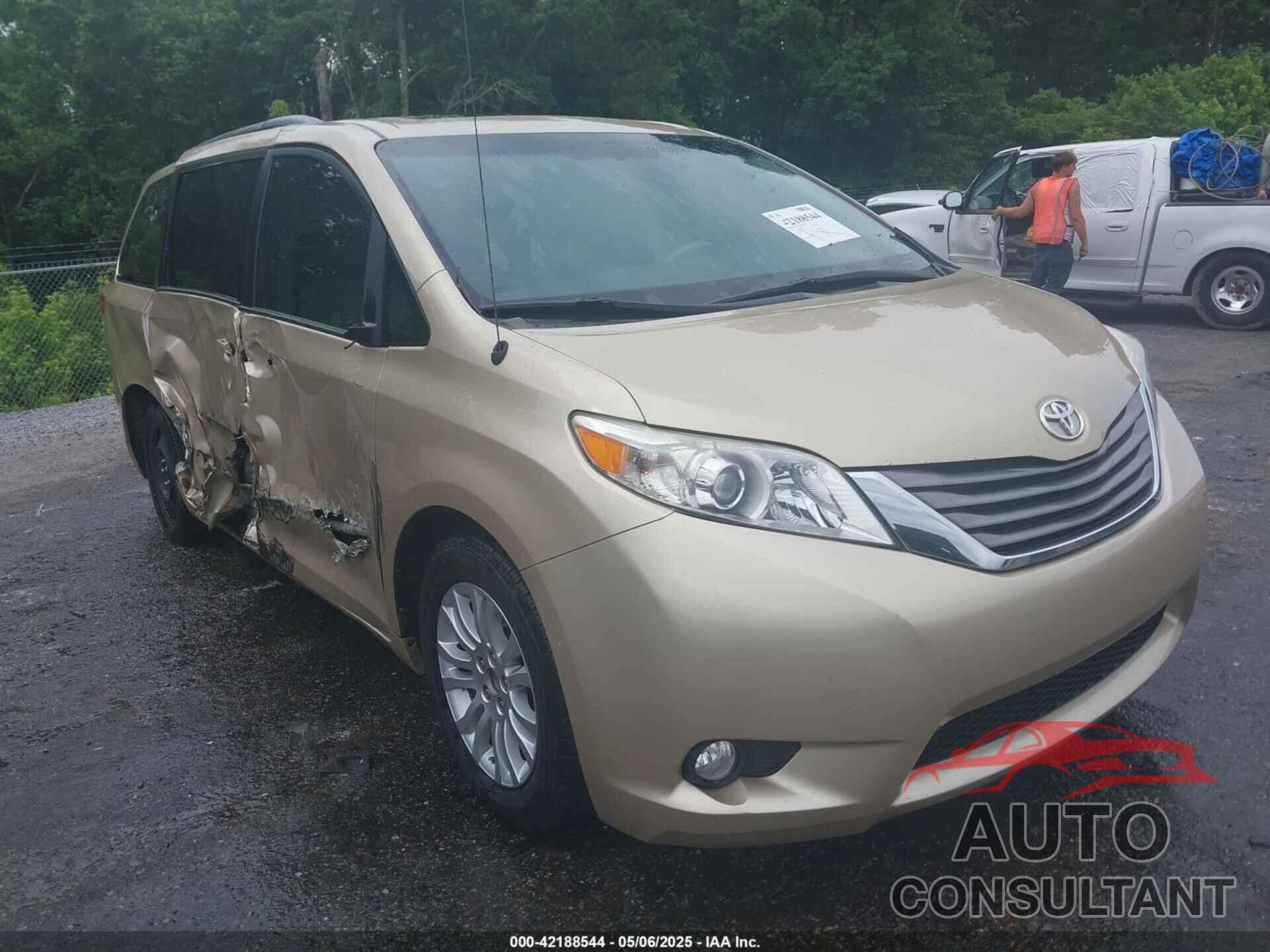 TOYOTA SIENNA 2011 - 5TDYK3DC4BS150308