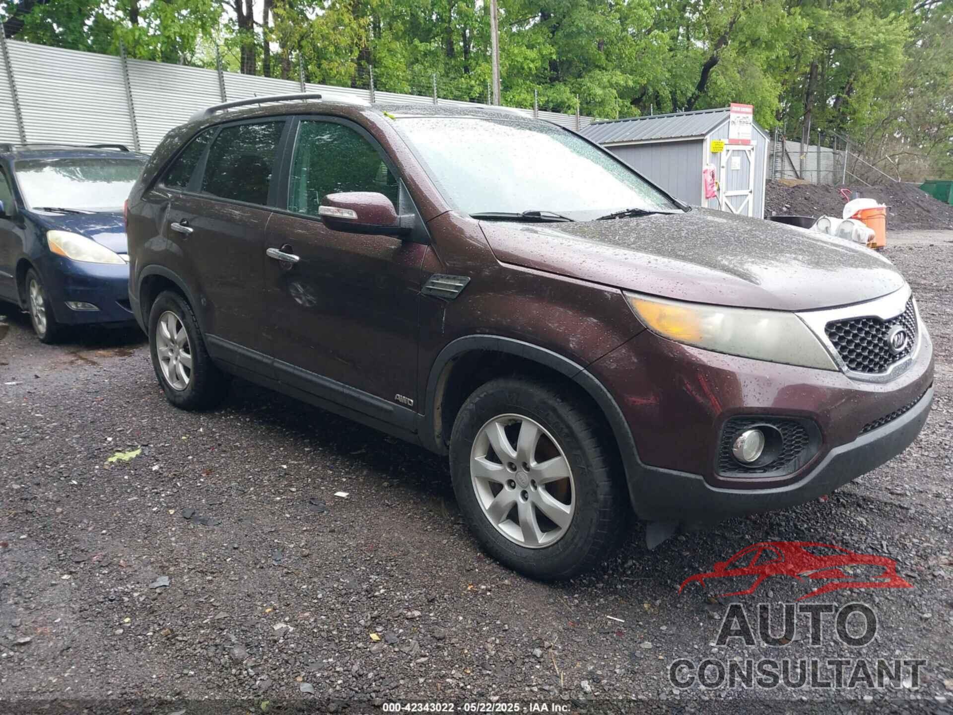 KIA SORENTO 2011 - 5XYKTCA16BG129625