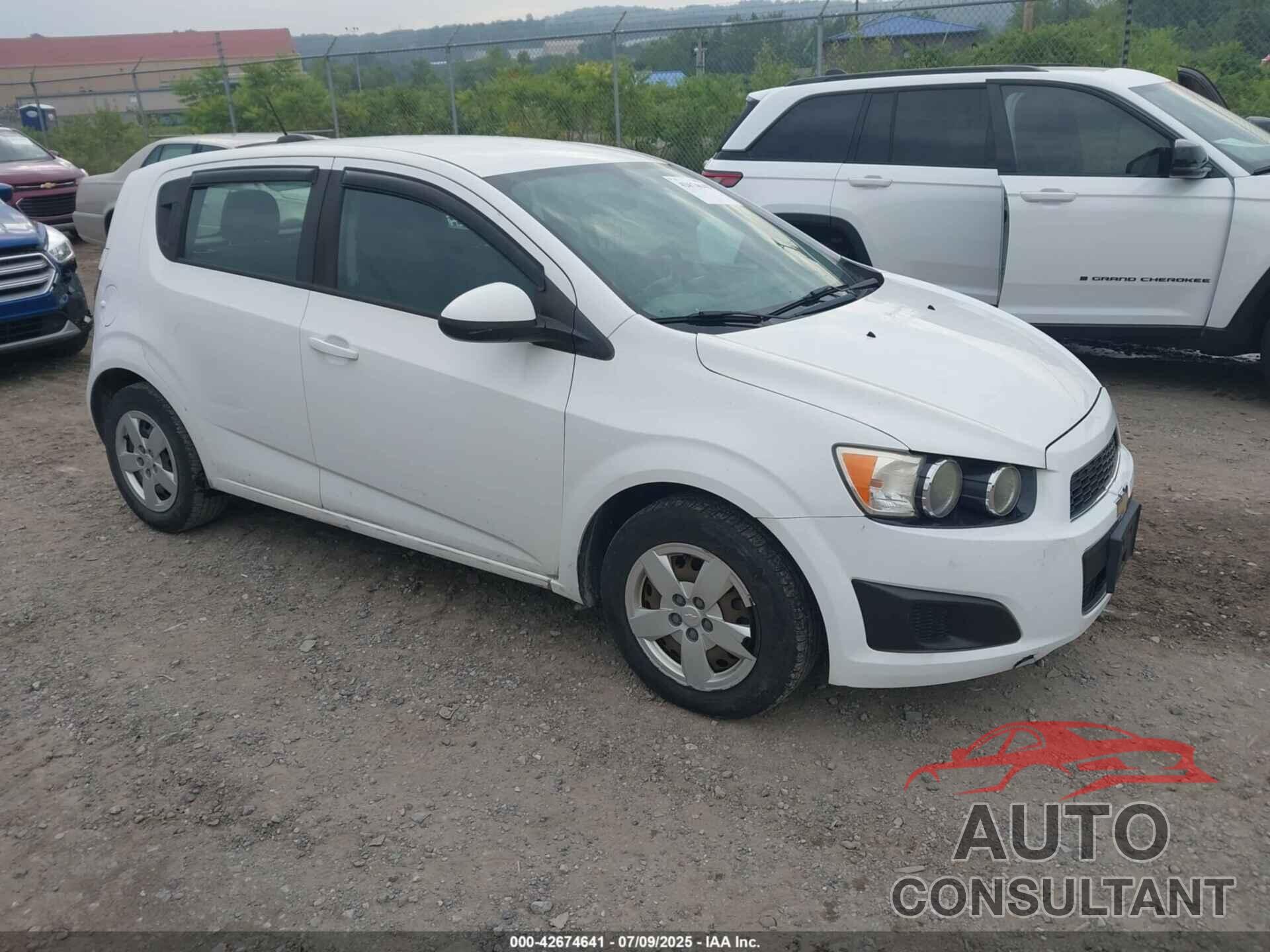 CHEVROLET SONIC 2015 - 1G1JA6SH0F4192571