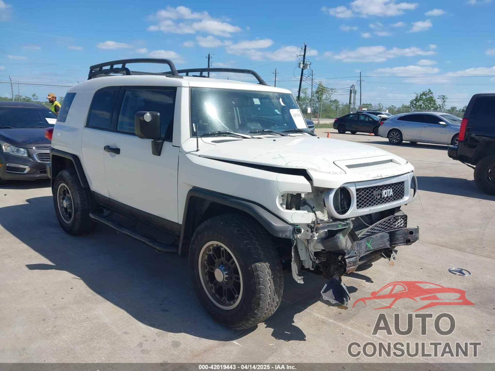 TOYOTA FJ CRUISER 2011 - JTEBU4BF5BK102225