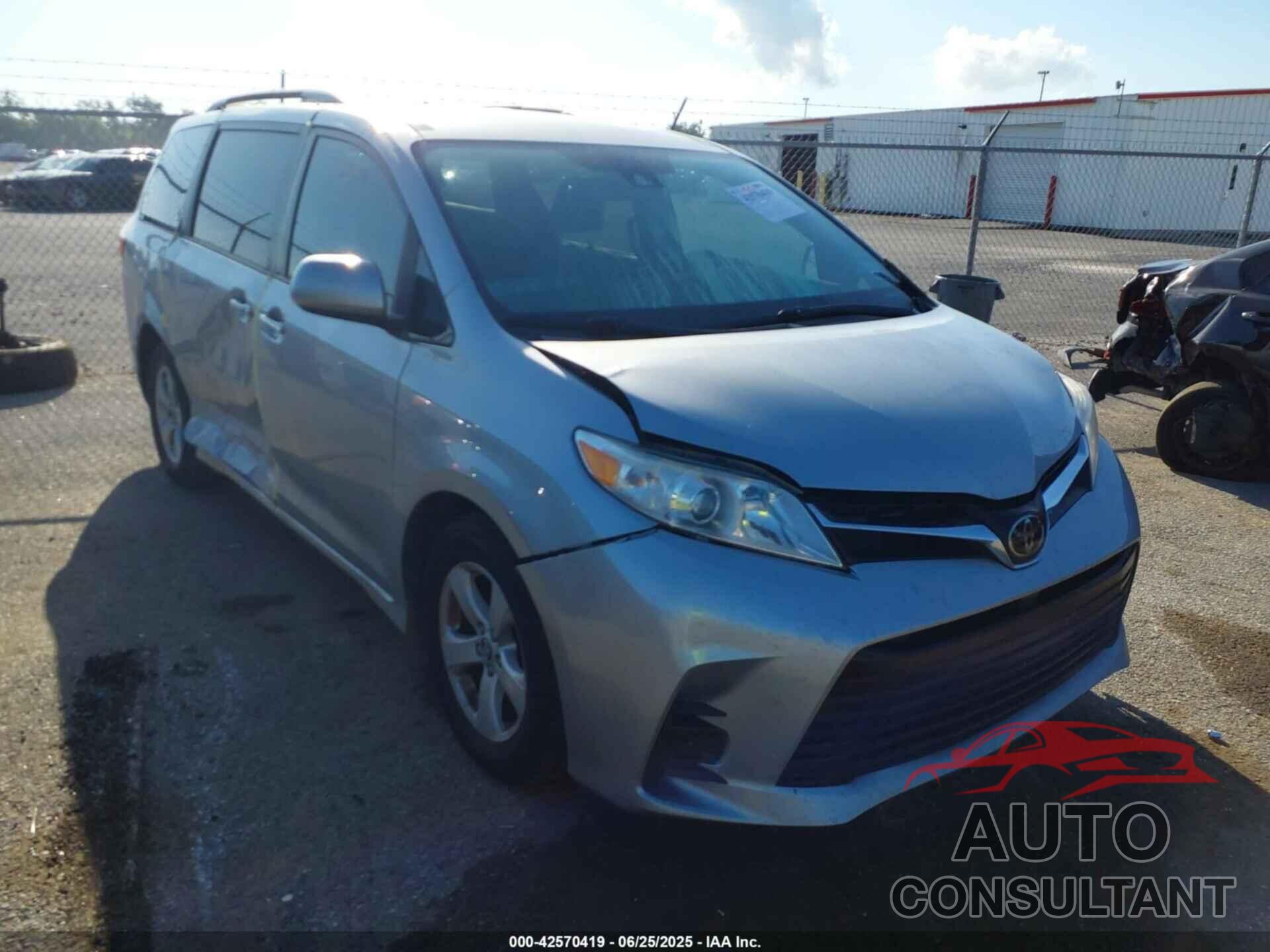 TOYOTA SIENNA 2019 - 5TDKZ3DC4KS986394
