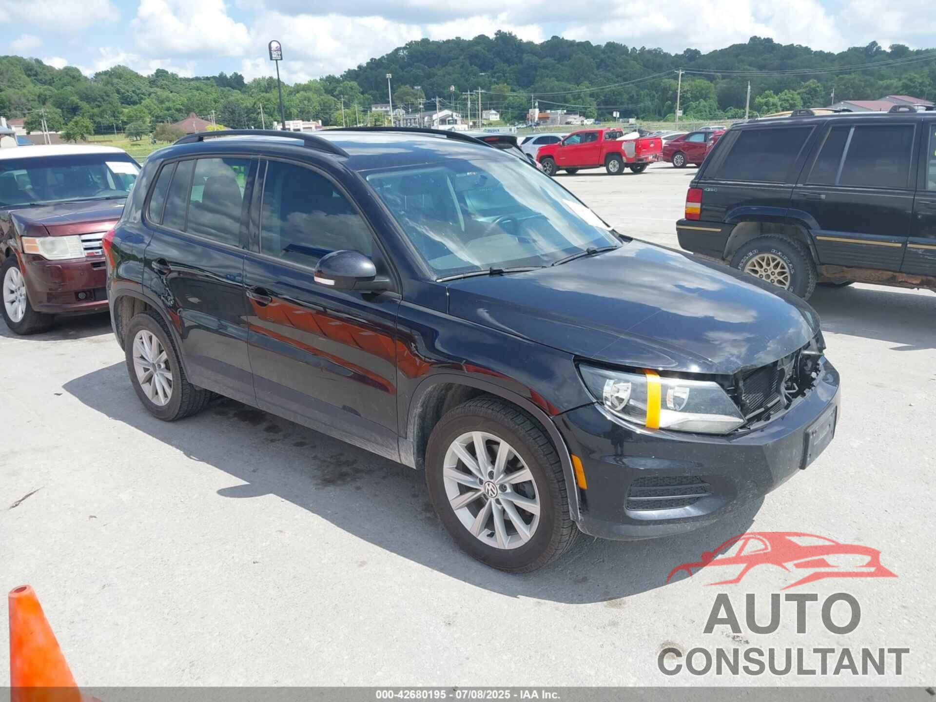 VOLKSWAGEN TIGUAN 2017 - WVGBV7AX8HK045178