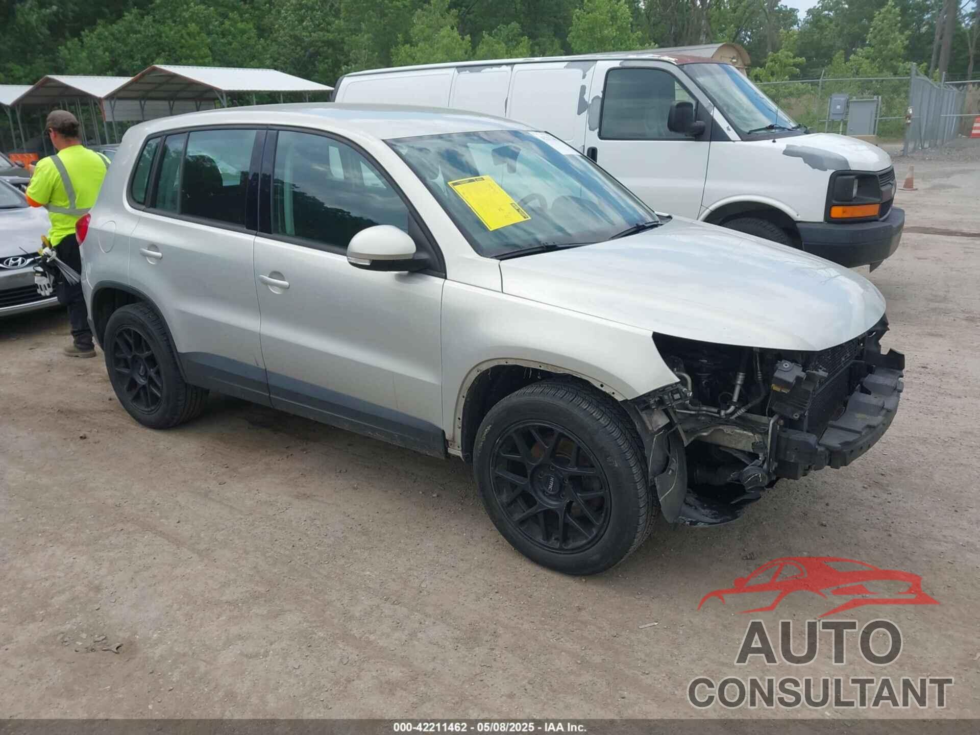 VOLKSWAGEN TIGUAN 2013 - WVGBV3AX1DW580011
