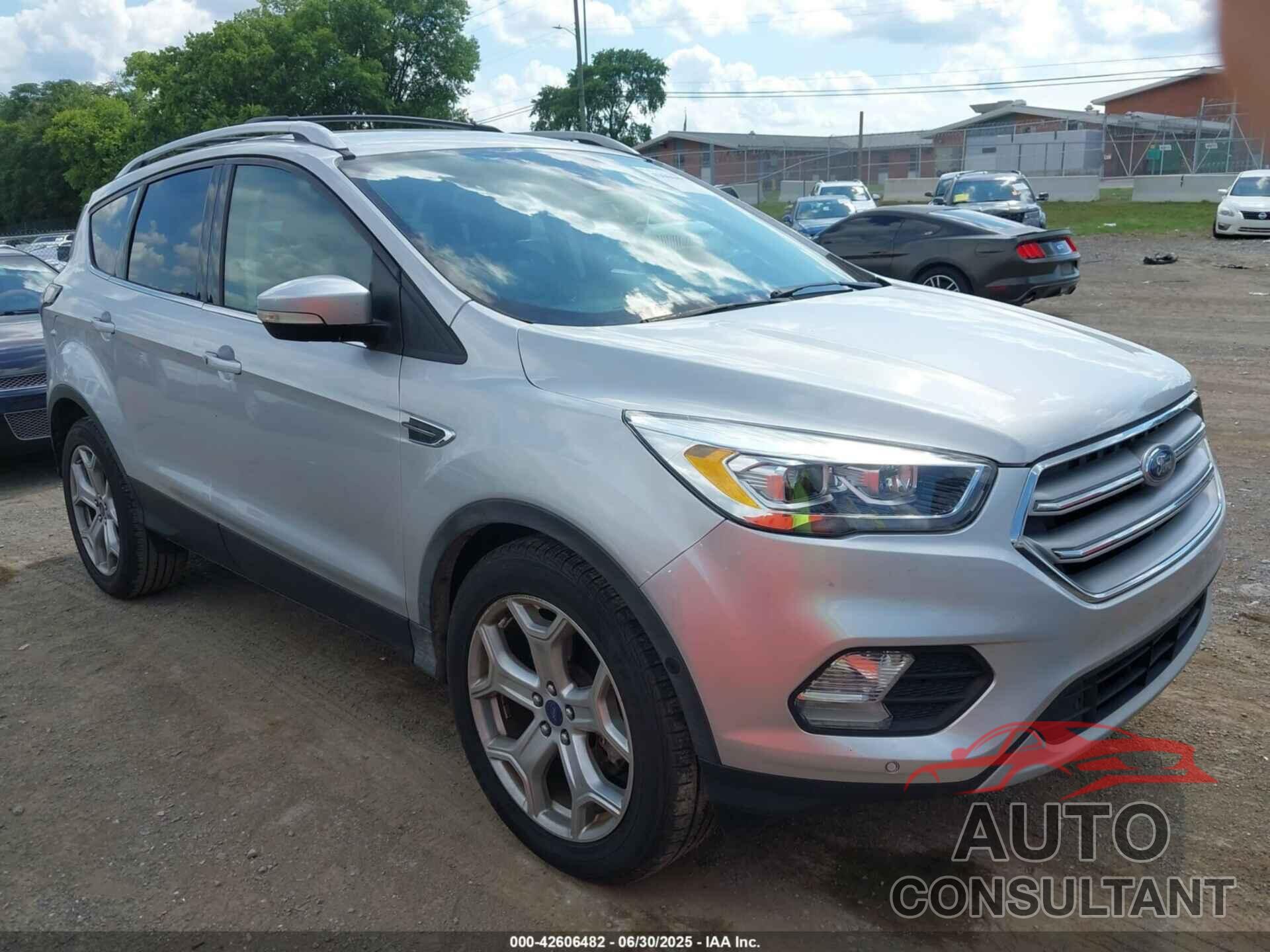FORD ESCAPE 2017 - 1FMCU0J90HUE34398