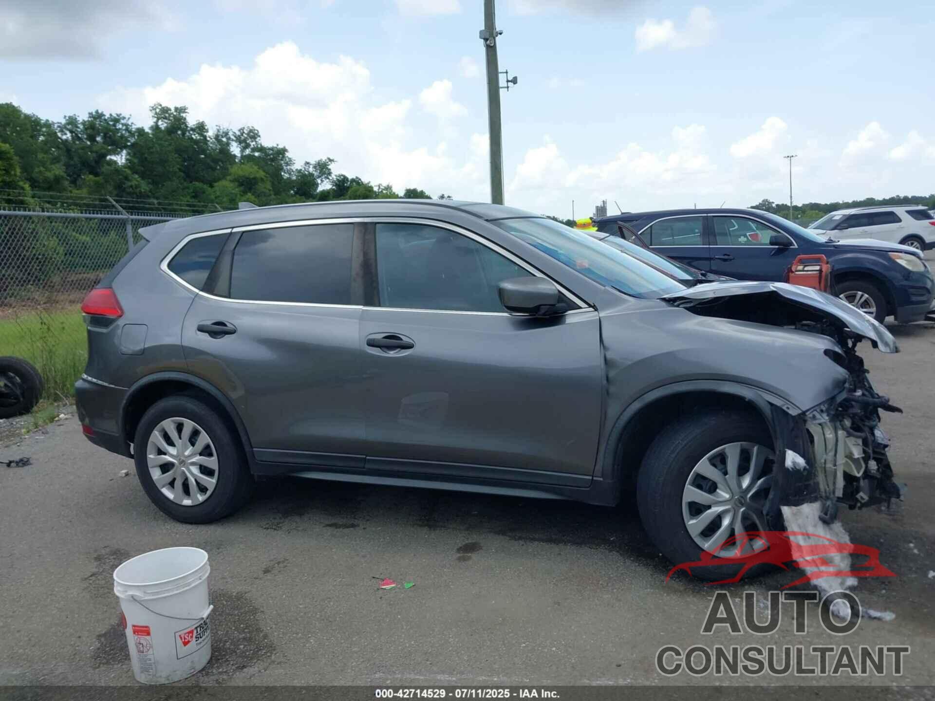 NISSAN ROGUE 2017 - KNMAT2MT5HP522900