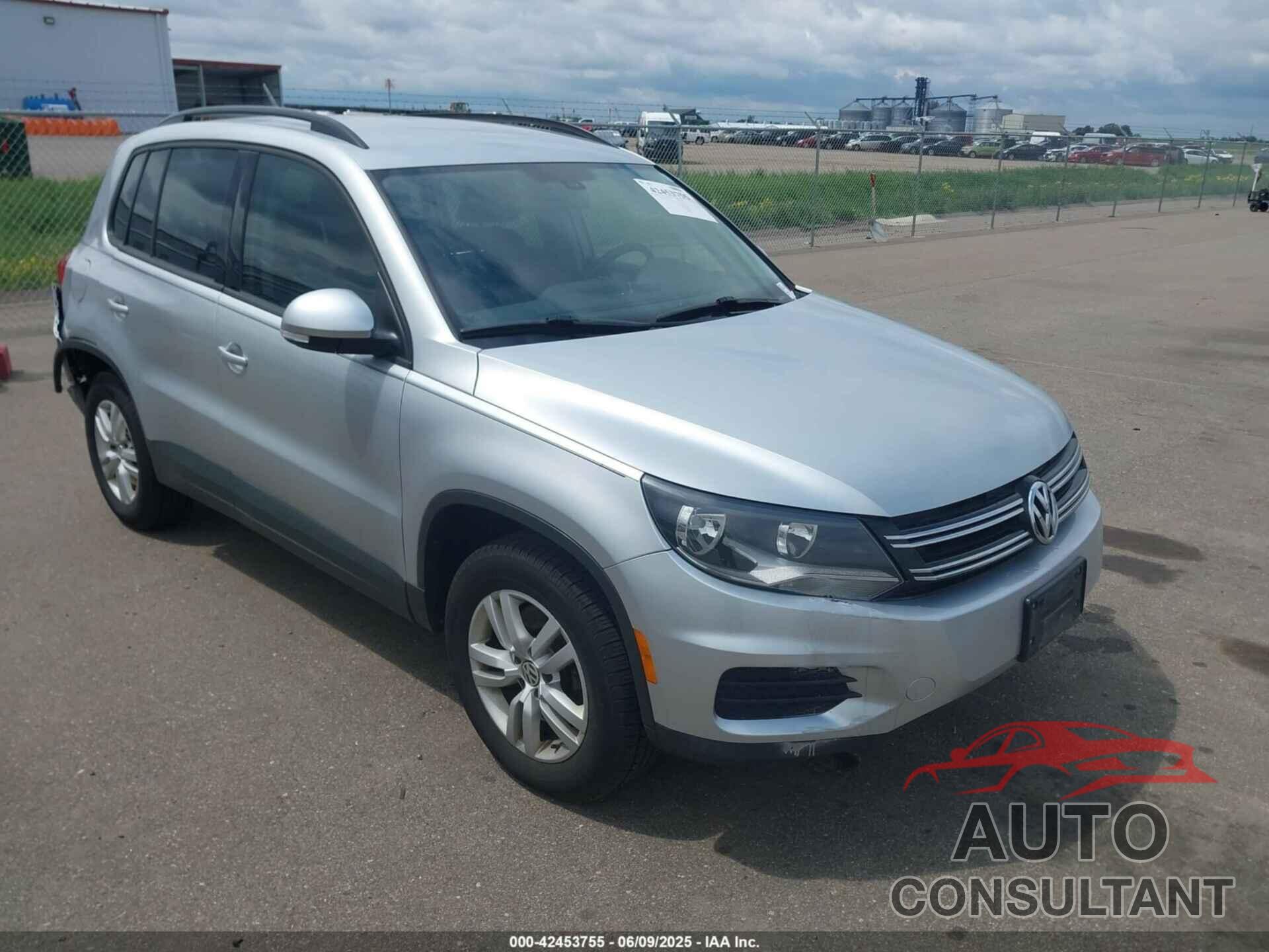 VOLKSWAGEN TIGUAN 2016 - WVGBV7AX2GW016234