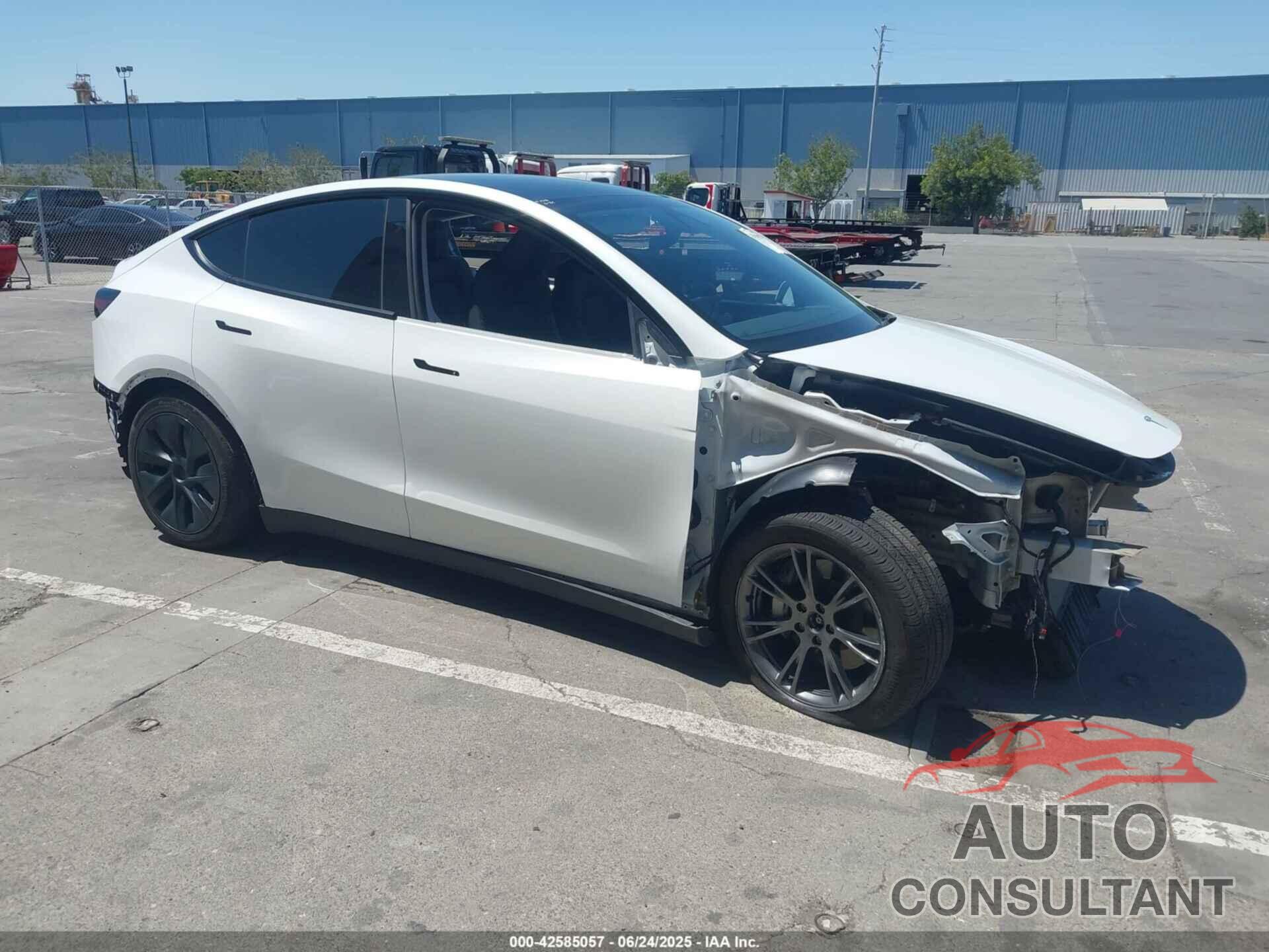 TESLA MODEL Y 2024 - 7SAYGAEE3RF157600