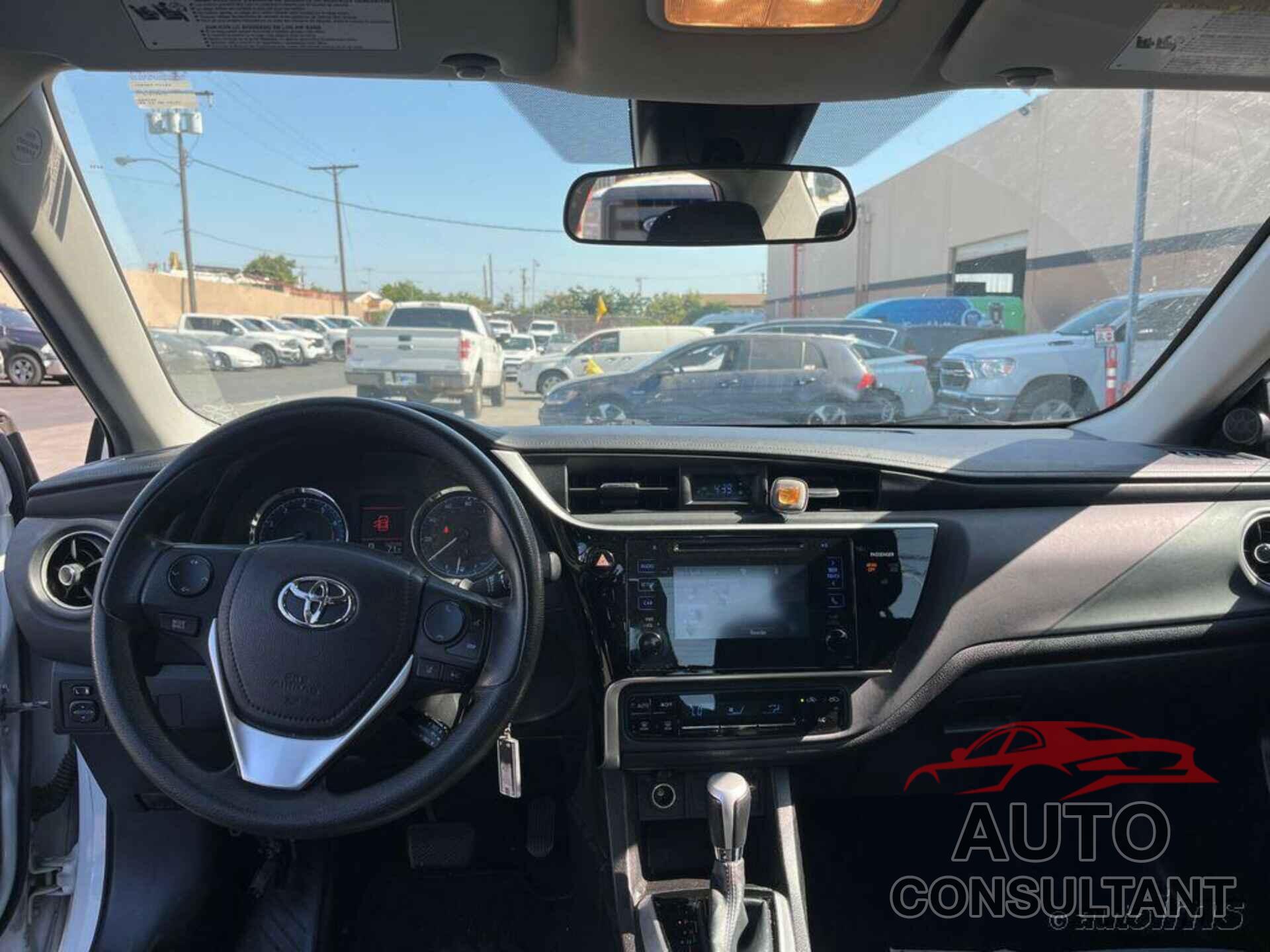TOYOTA COROLLA 2017 - 5YFBURHE2HP690563