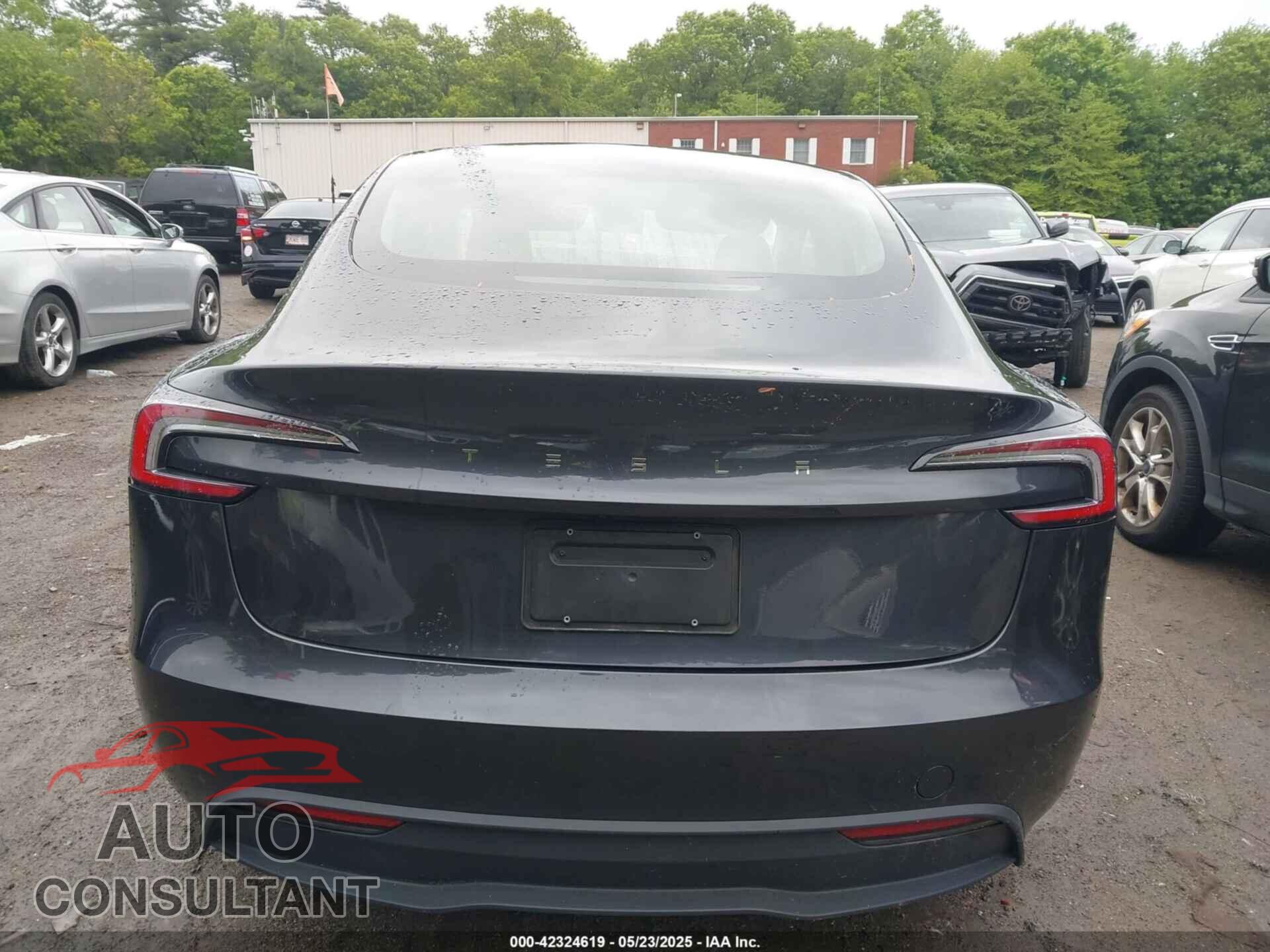 TESLA MODEL 3 2024 - 5YJ3E1EA3RF831013