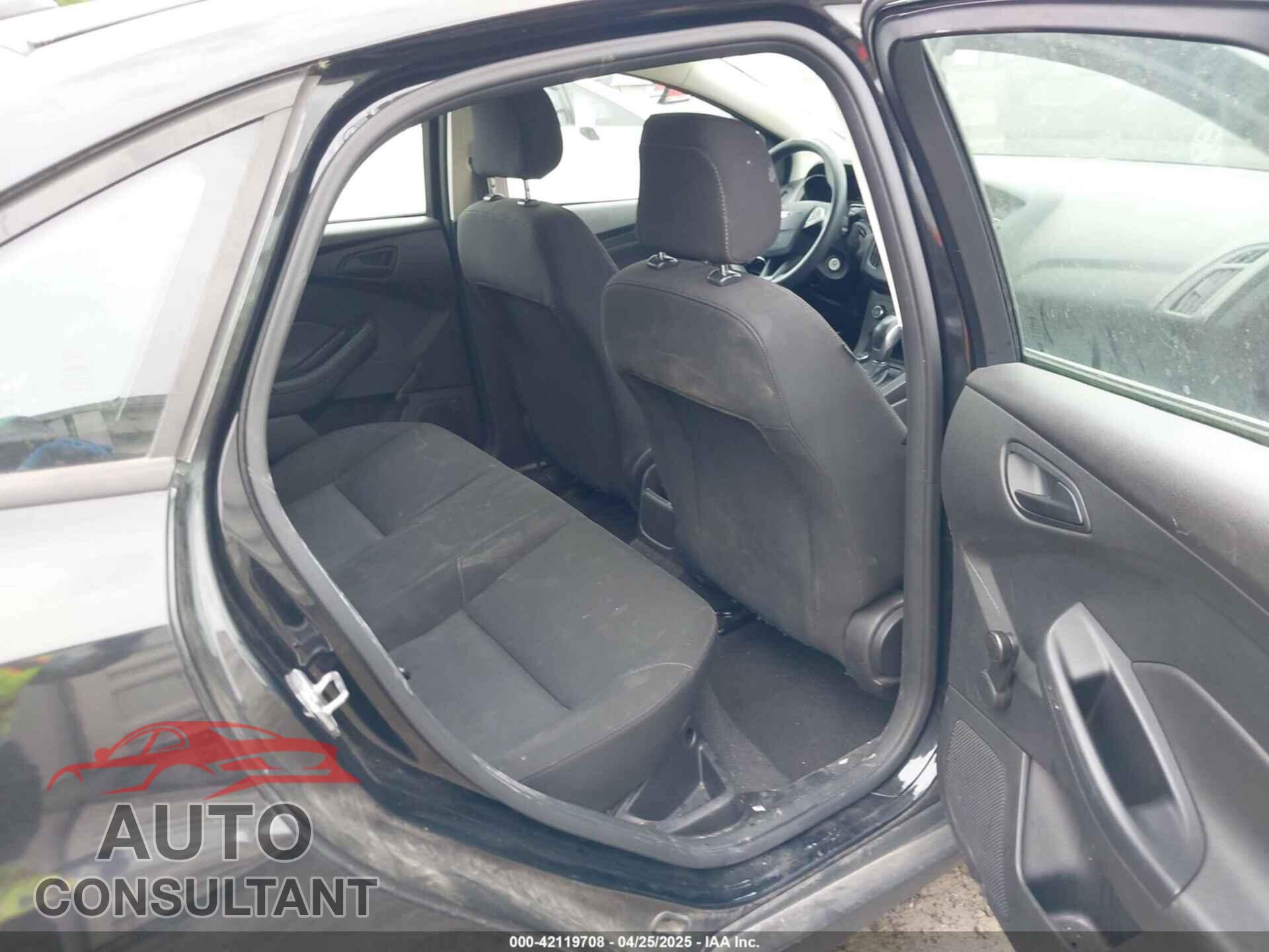 FORD FOCUS 2015 - 1FADP3E21FL312057