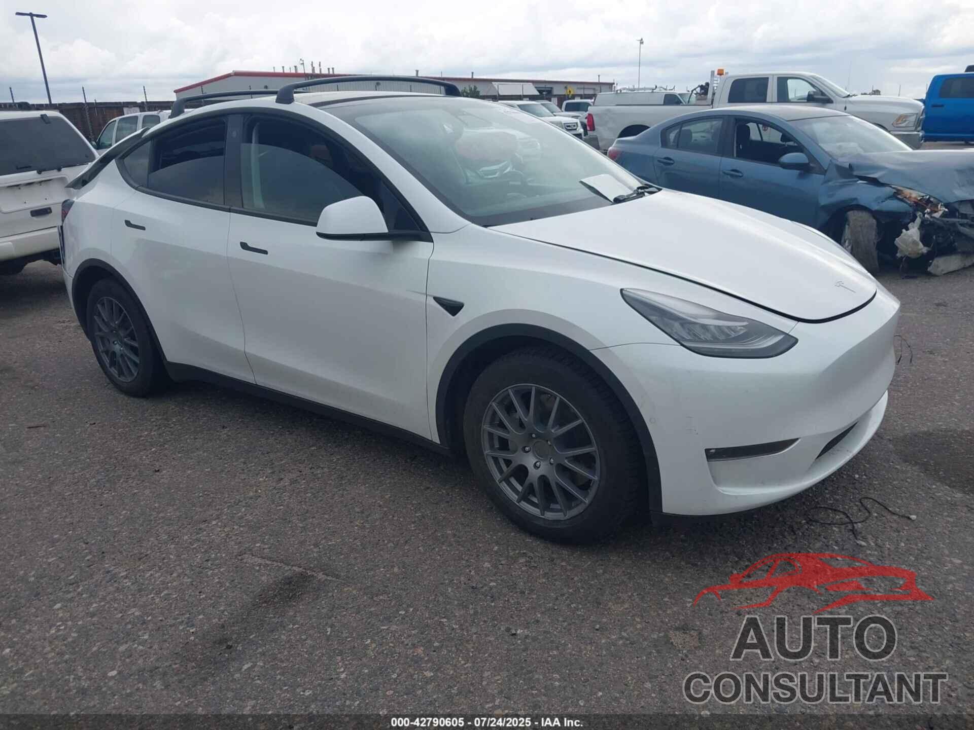 TESLA MODEL Y 2021 - 5YJYGAEE9MF183382