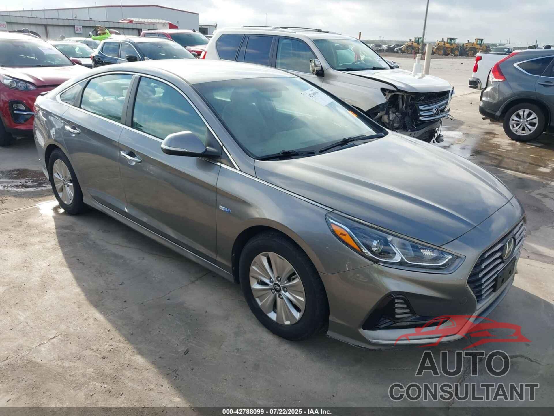 HYUNDAI SONATA HYBRID 2018 - KMHE24L30JA080193