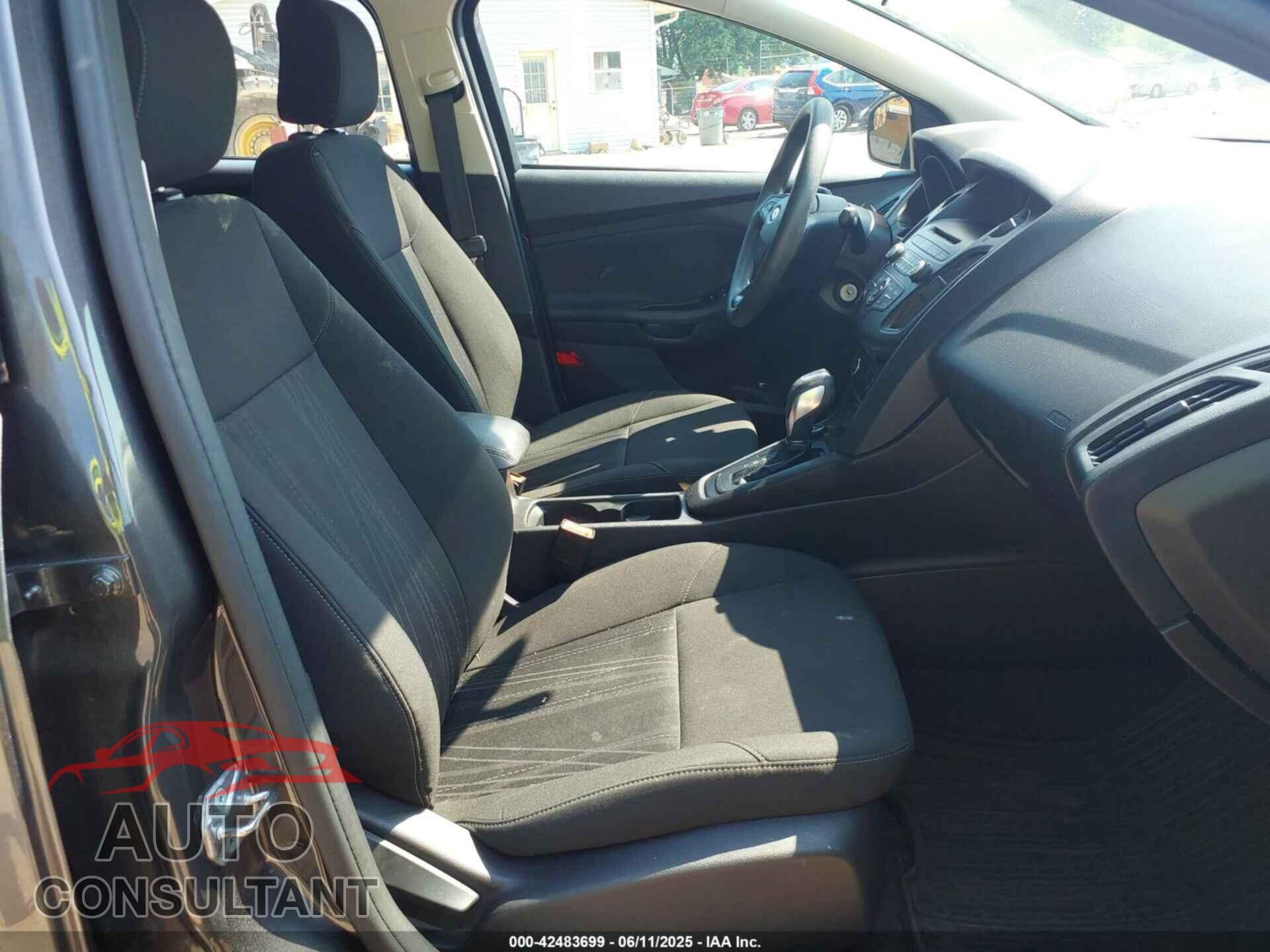 FORD FOCUS 2015 - 1FADP3F25FL300945