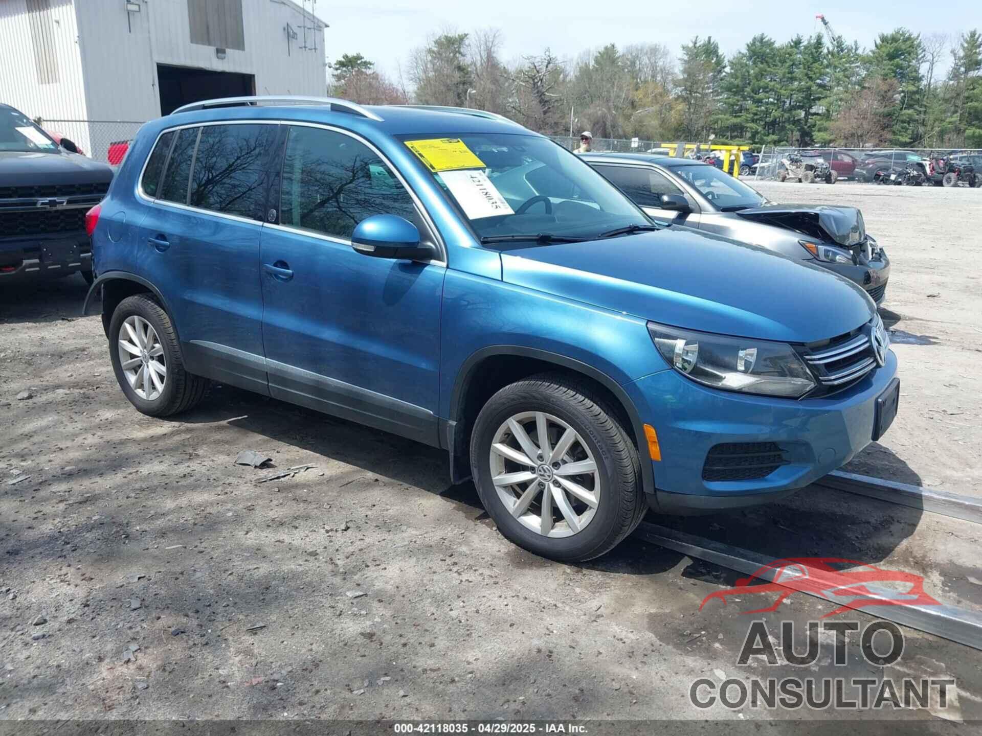 VOLKSWAGEN TIGUAN 2017 - WVGSV7AX9HK008379