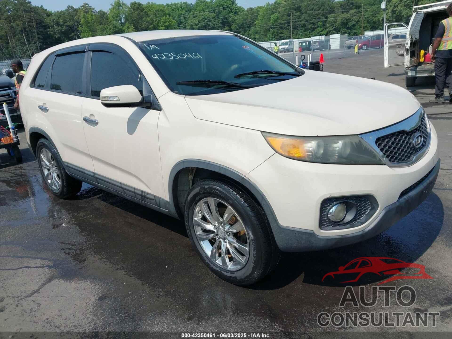 KIA SORENTO 2011 - 5XYKU4A25BG027552